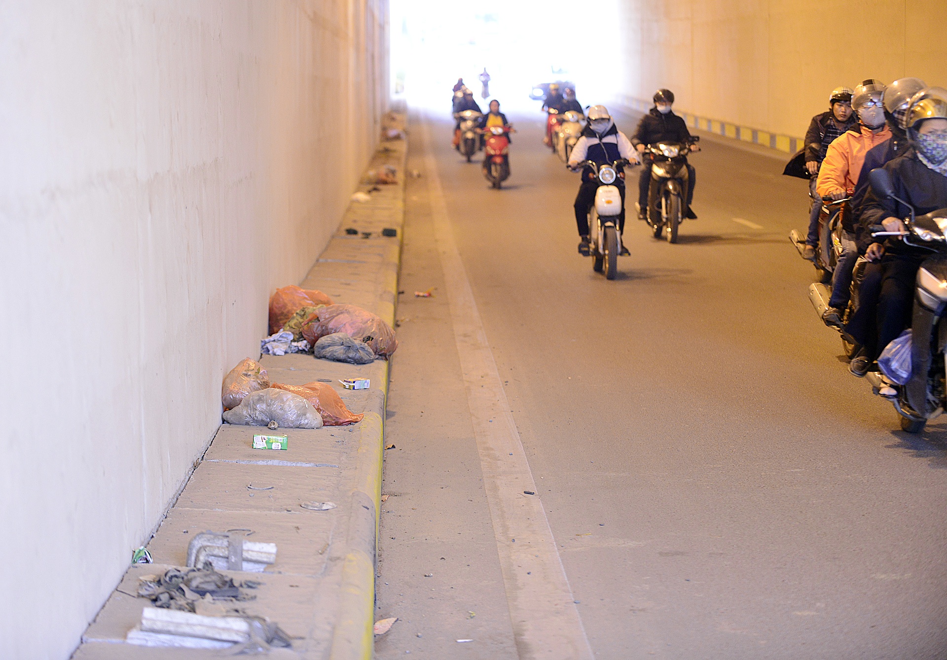 Rac tran ngap ham chui Trung Hoa,  Thanh Xuan anh 1