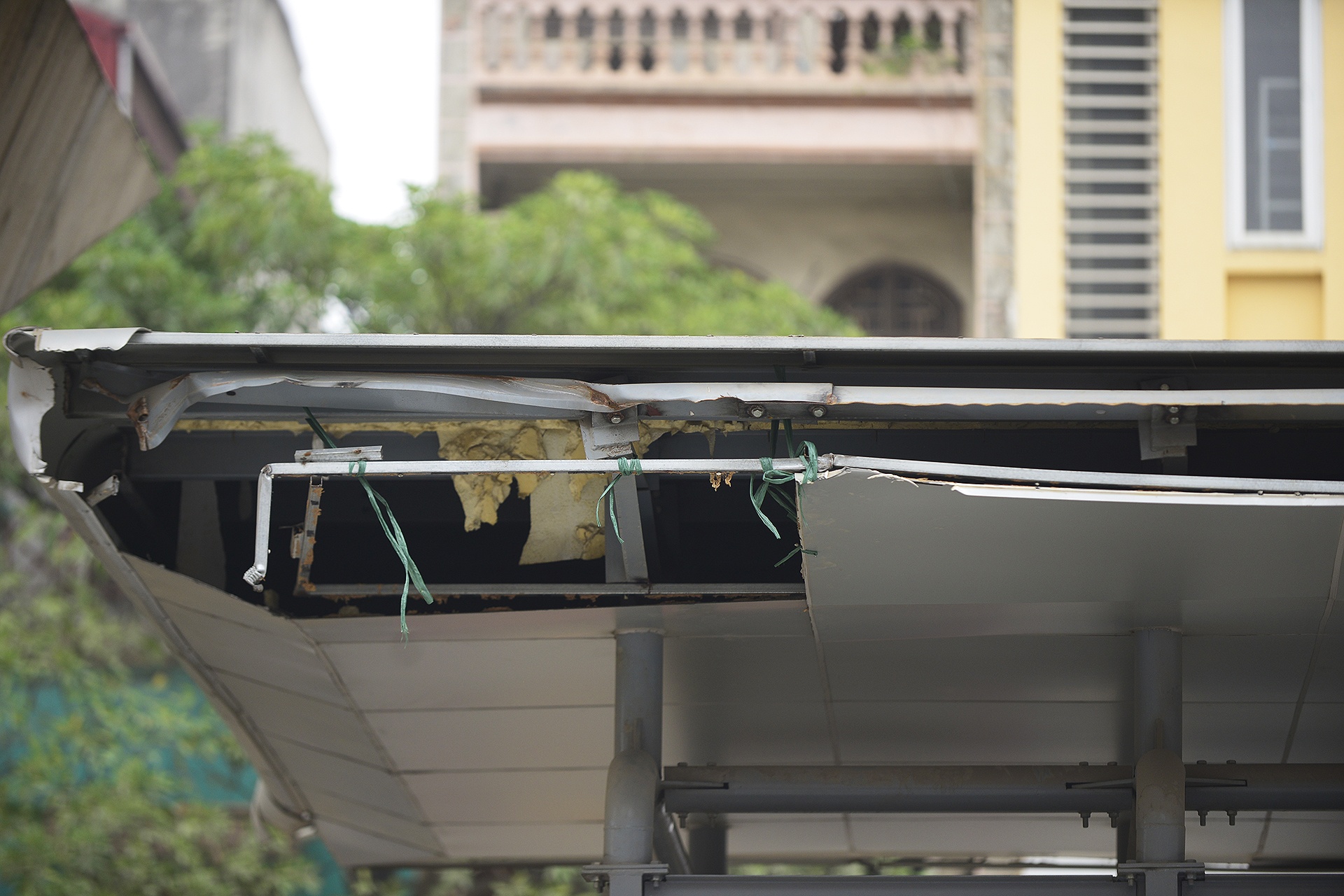 Mai nha cho xe buyt '5 sao' tan ta khi chua su dung hinh anh