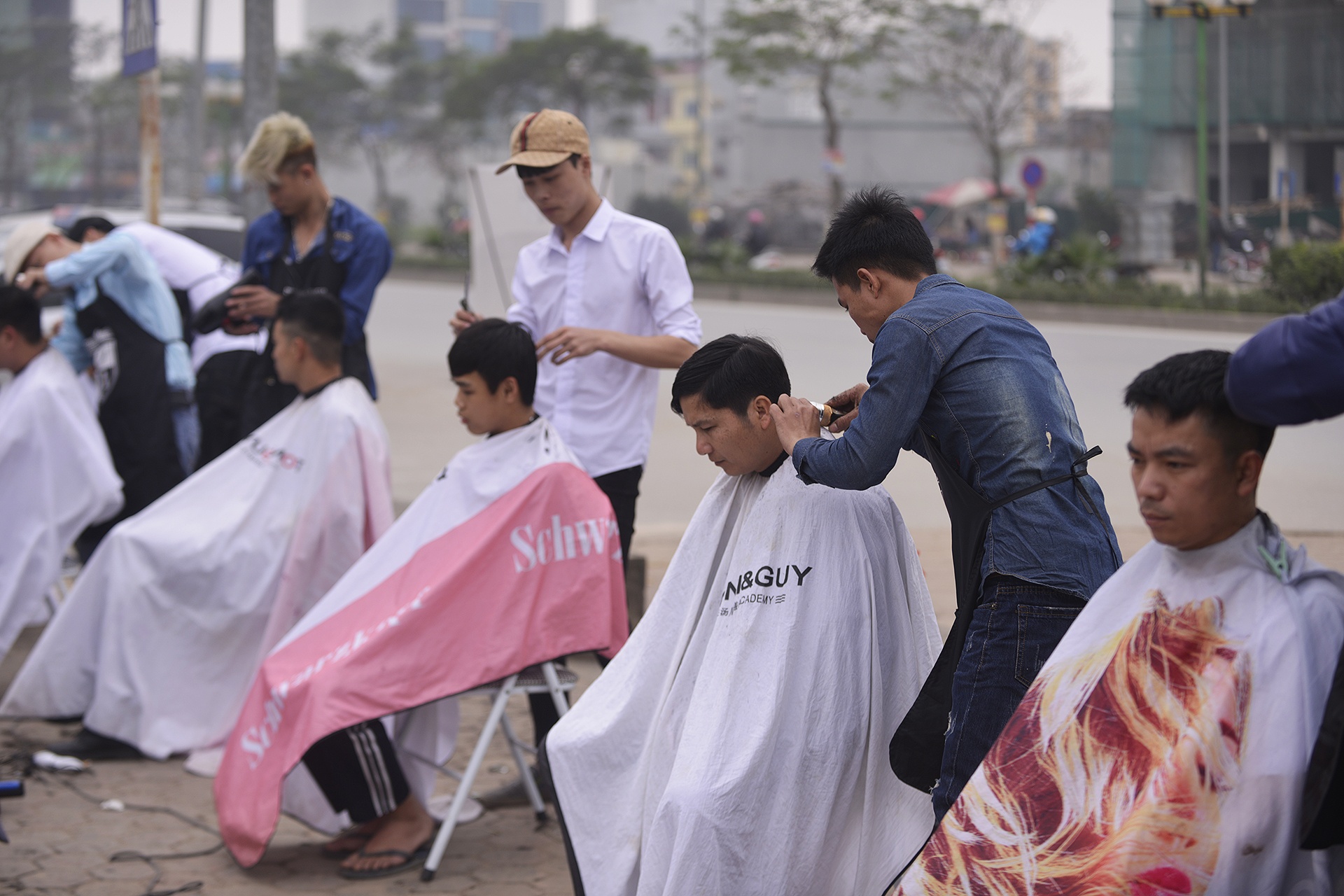 cat toc mien phi,  cat toc mien phi tren via he,  cat toc mien phi tai Ha Noi anh 2