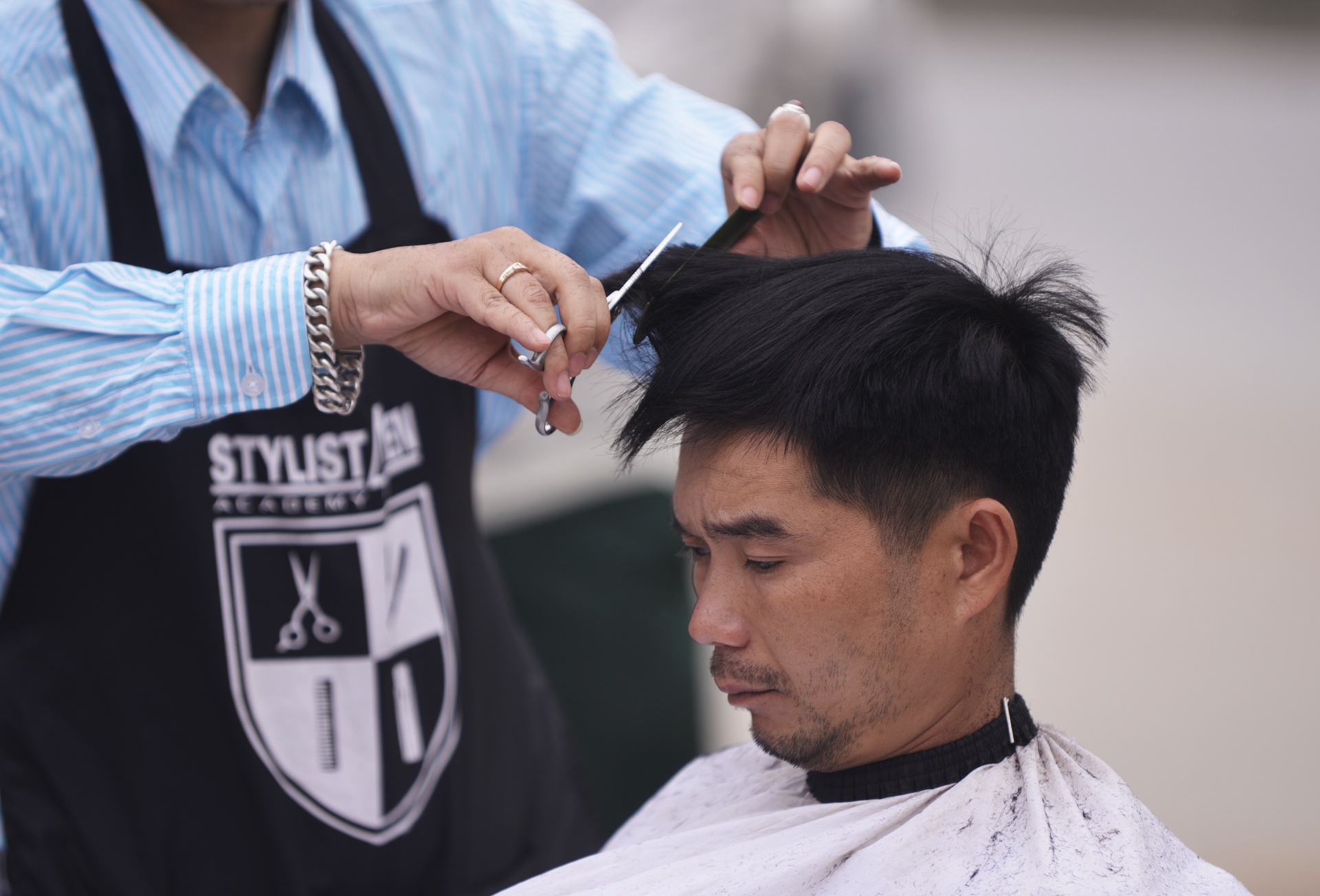 cat toc mien phi,  cat toc mien phi tren via he,  cat toc mien phi tai Ha Noi anh 3