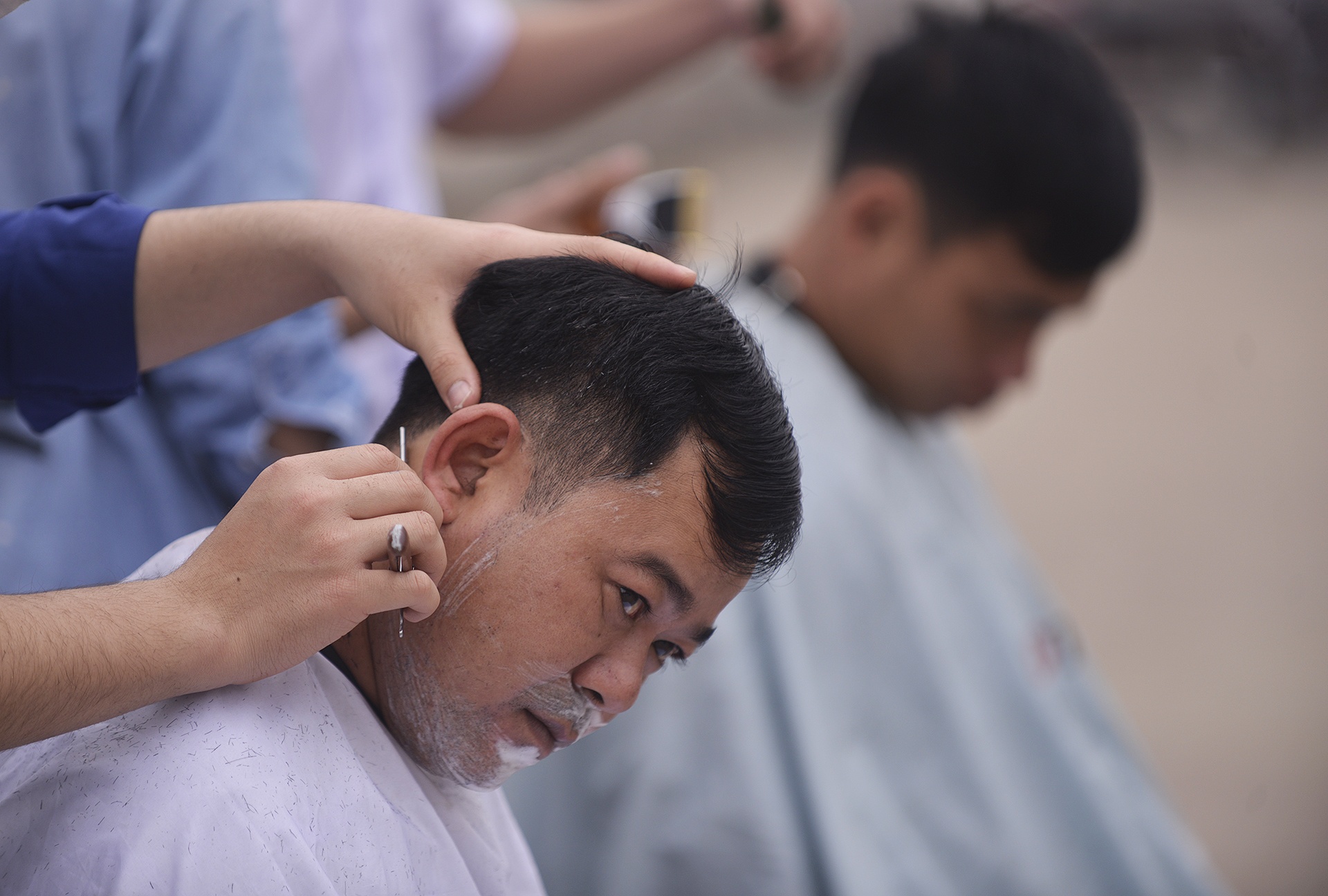 cat toc mien phi,  cat toc mien phi tren via he,  cat toc mien phi tai Ha Noi anh 9