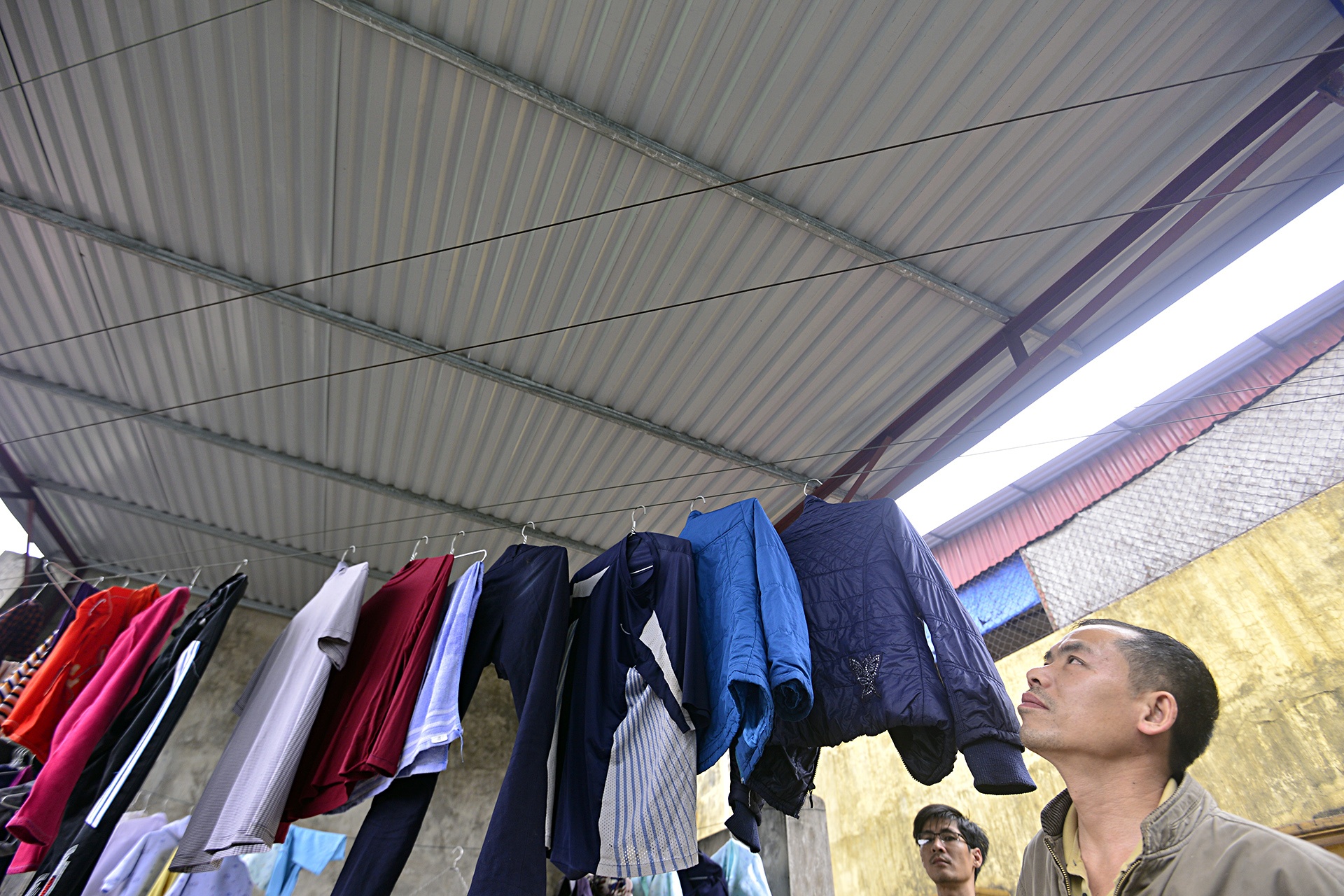 Cot dien vien thong xuyen nha anh 10