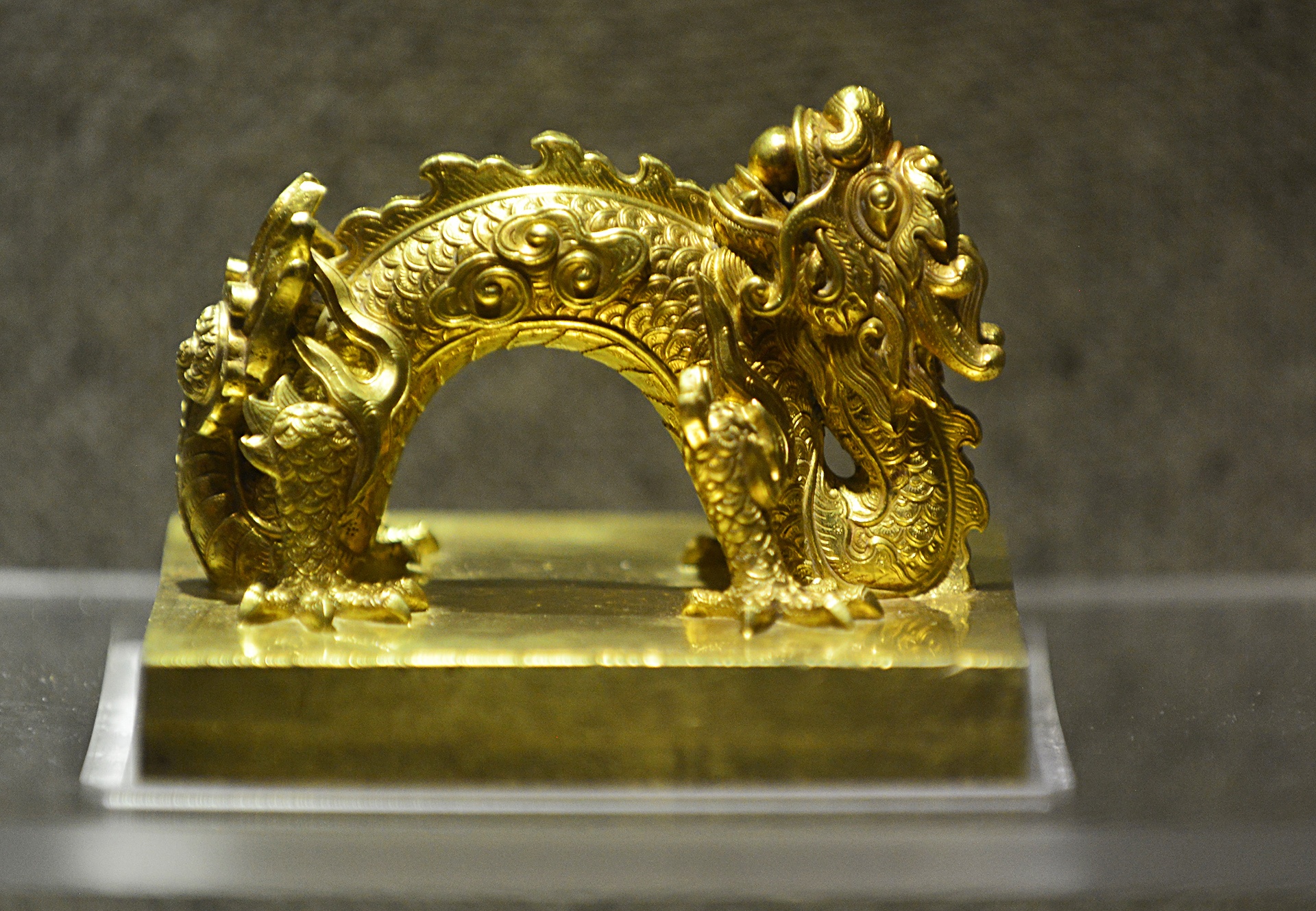 Kim sach bang vang trieu Nguyen anh 11