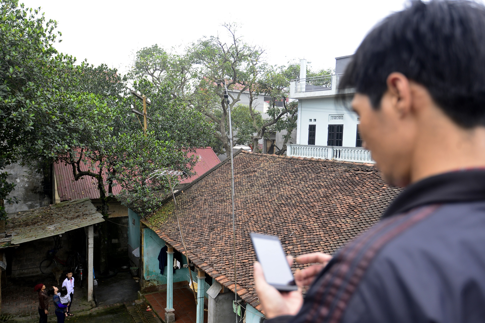 Cot dien vien thong xuyen nha anh 3