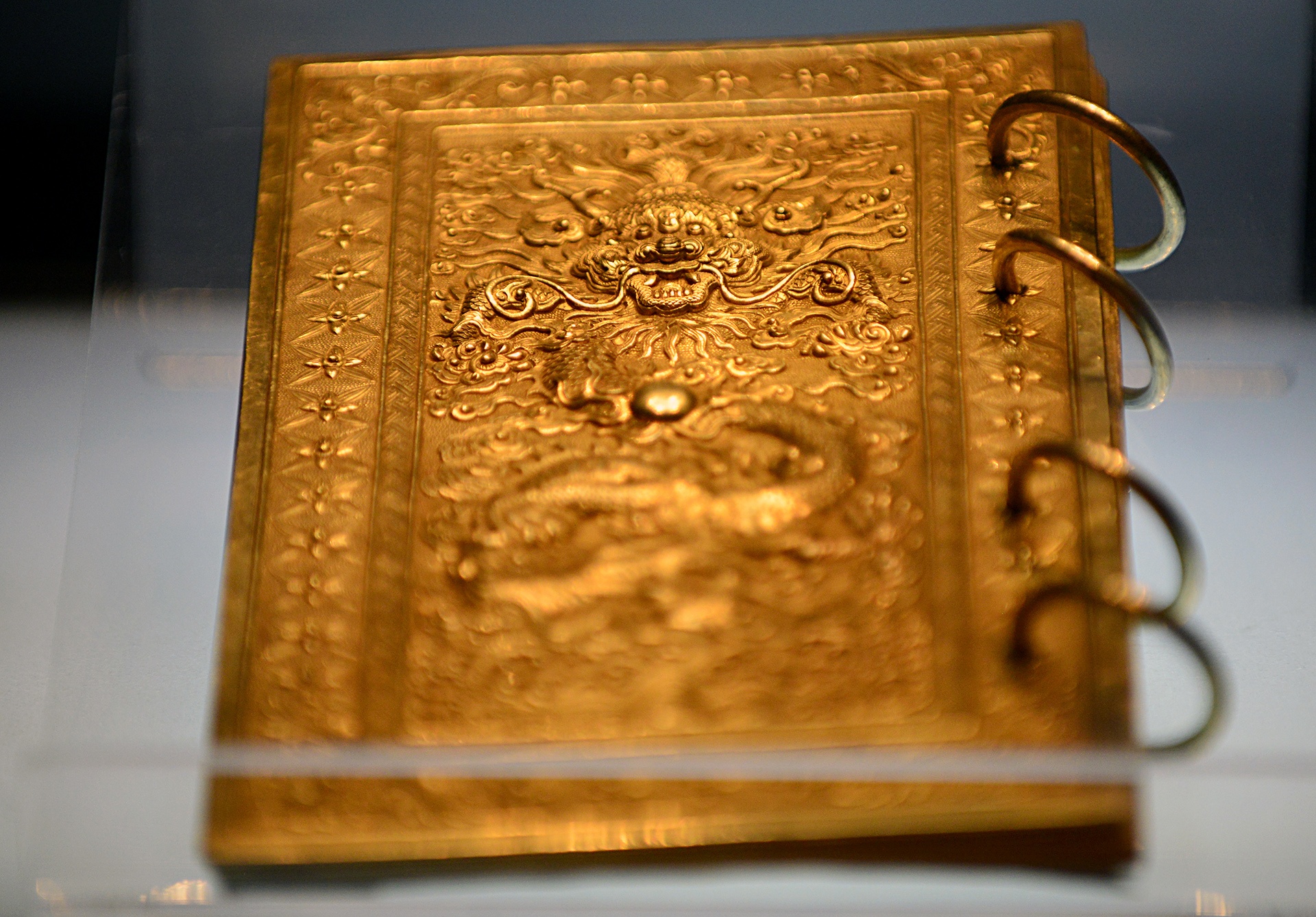 Sach lam bang vang 'doc nhat vo nhi' tai Ha Noi hinh anh