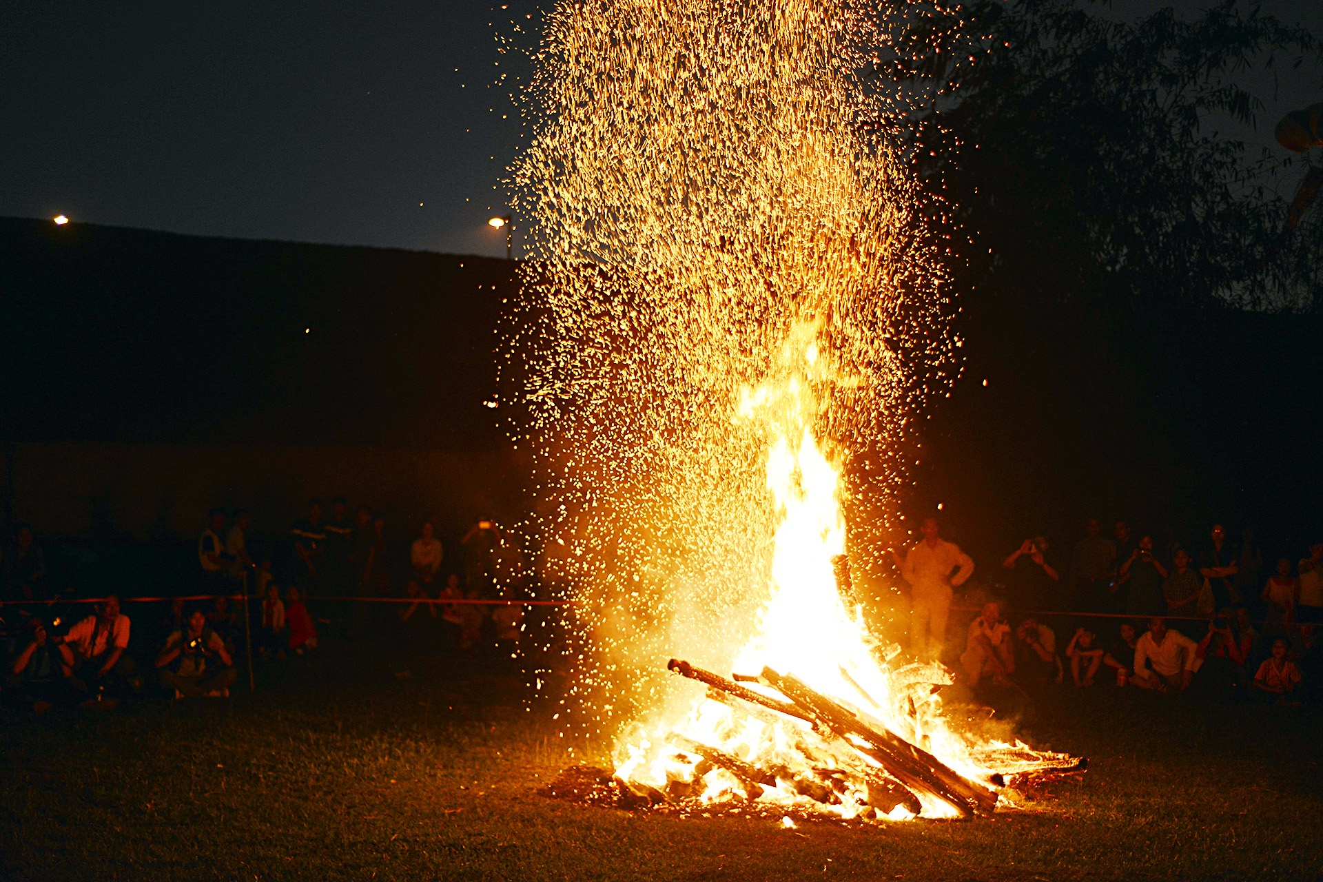 Nhay lua Pa Then o Ha Noi anh 3