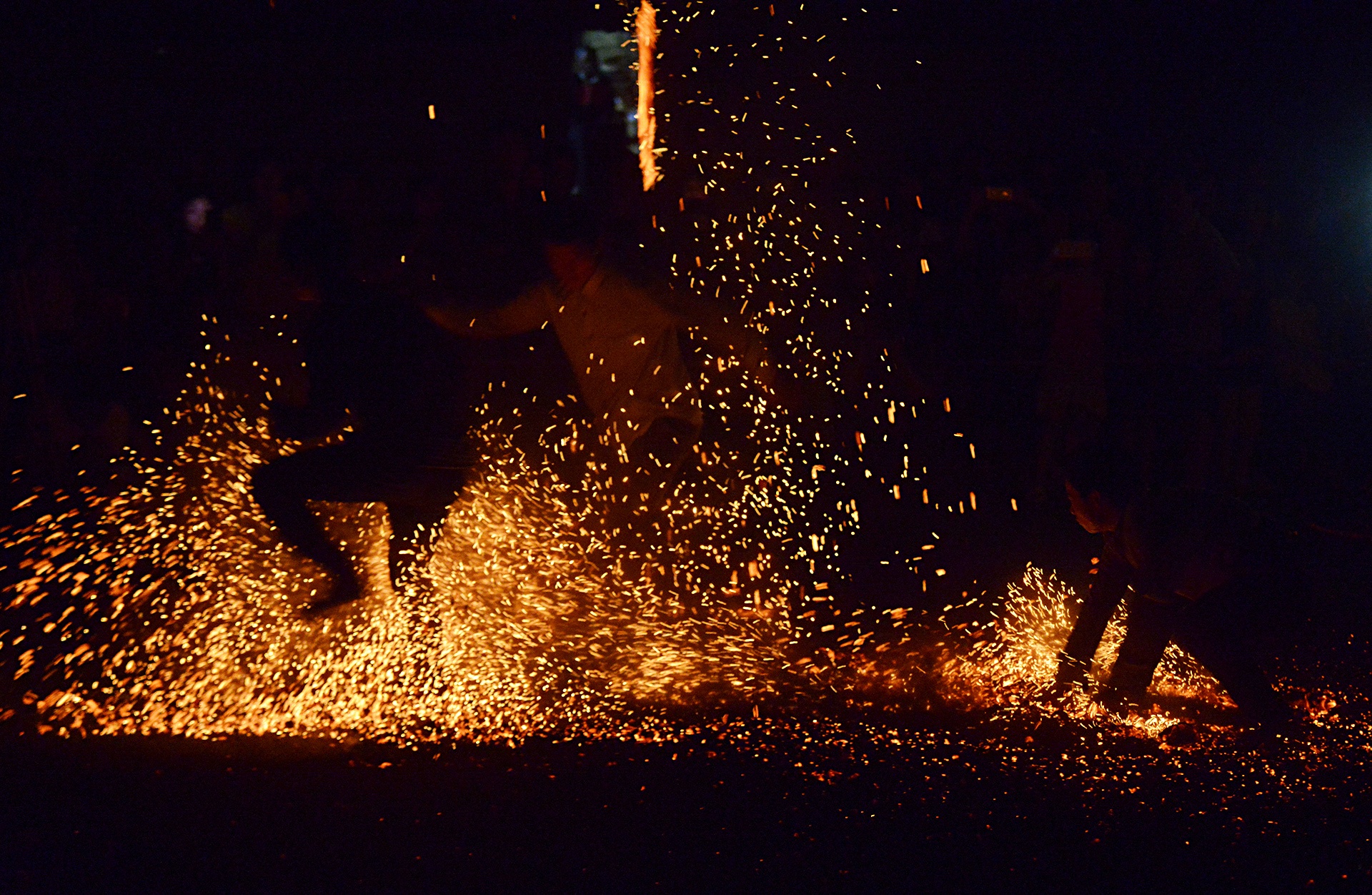Nhay lua Pa Then o Ha Noi anh 5