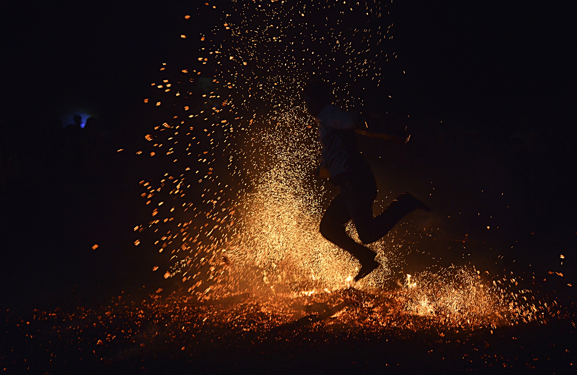 Nhay lua Pa Then o Ha Noi anh 7