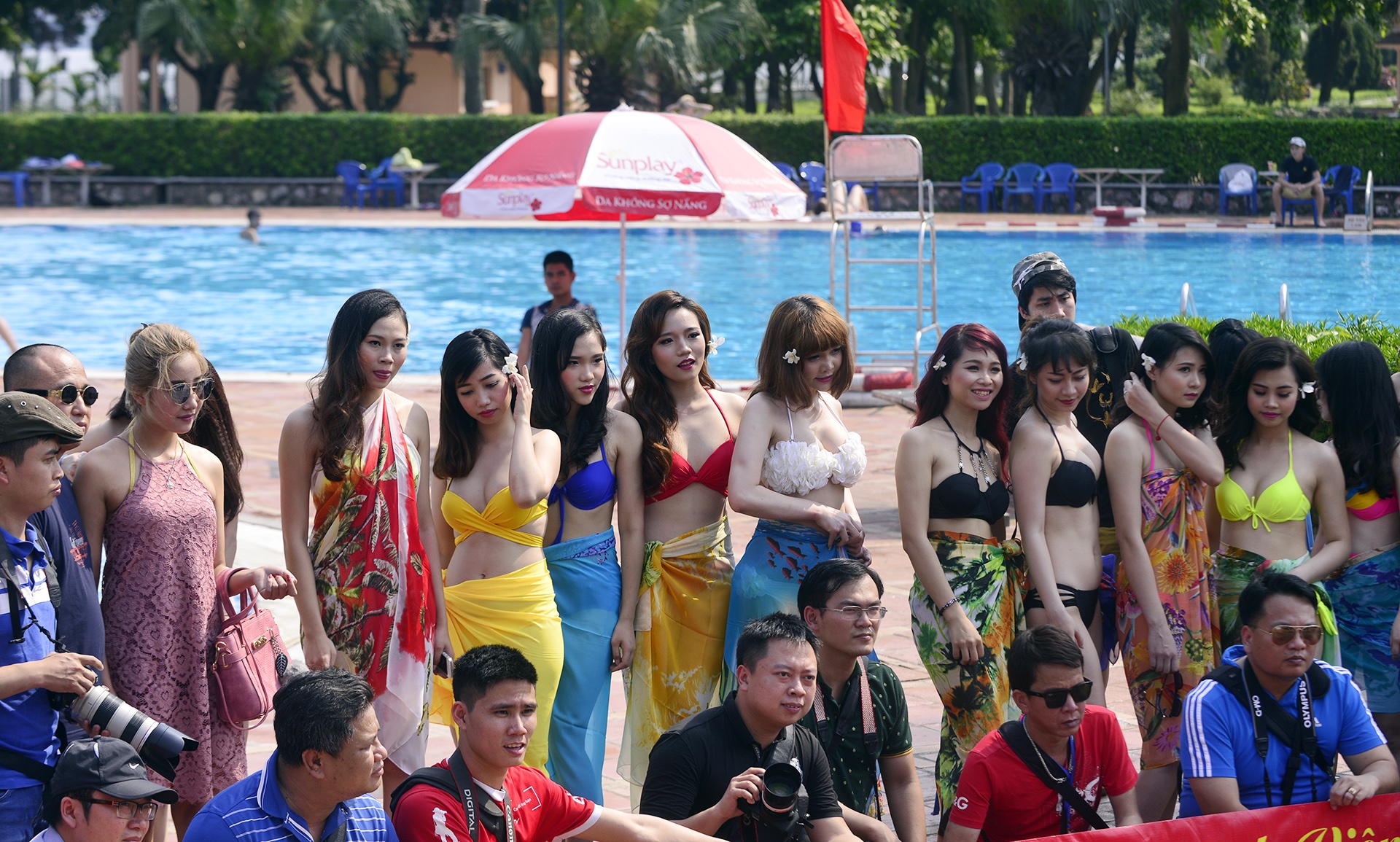 Tiec bibini ben be boi anh 2