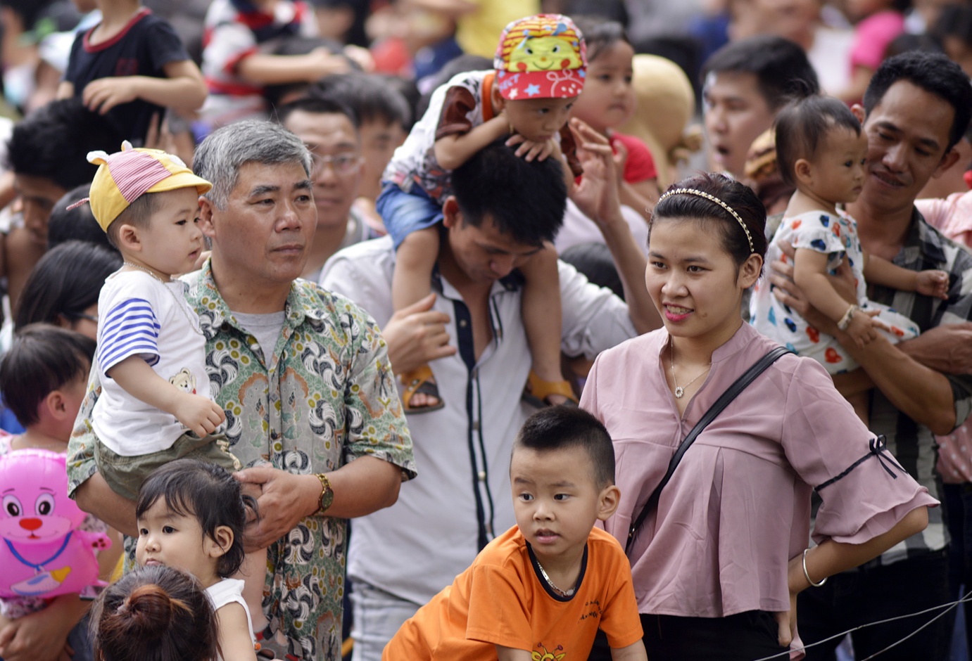 Du khach do ve Thao Cam Vien, Thu Le vui choi hinh anh