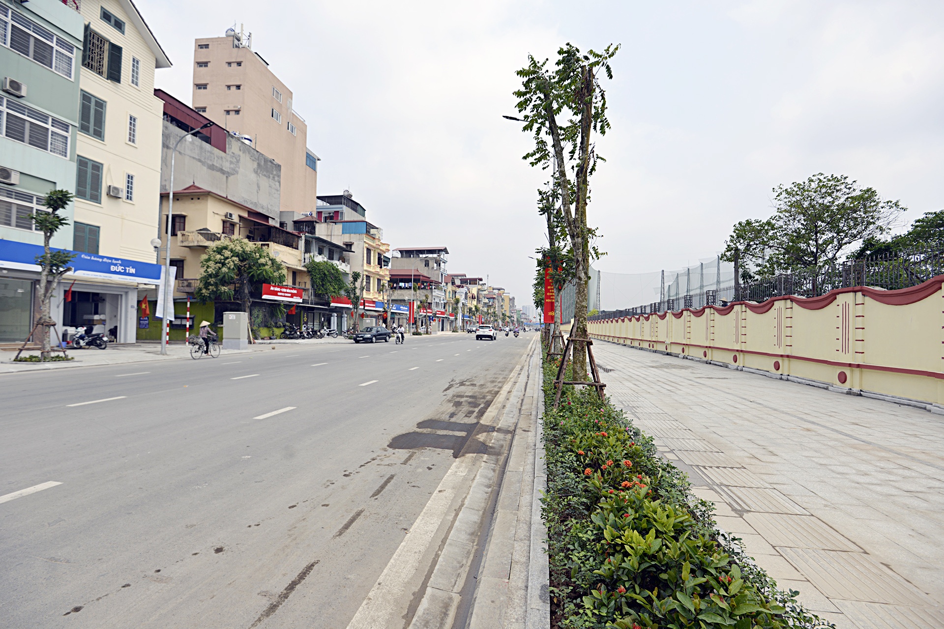 Thong xe tuyen duong kieu mau Le Trong Tan anh 6