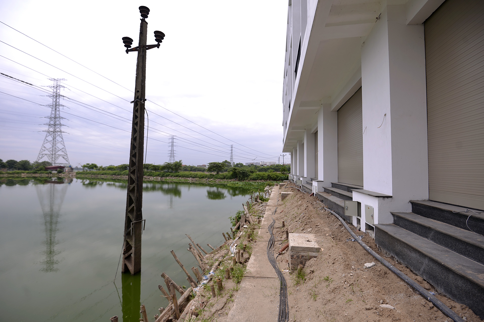 Khu biet thu thieu nuoc thieu duong di tai Ha Noi anh 11