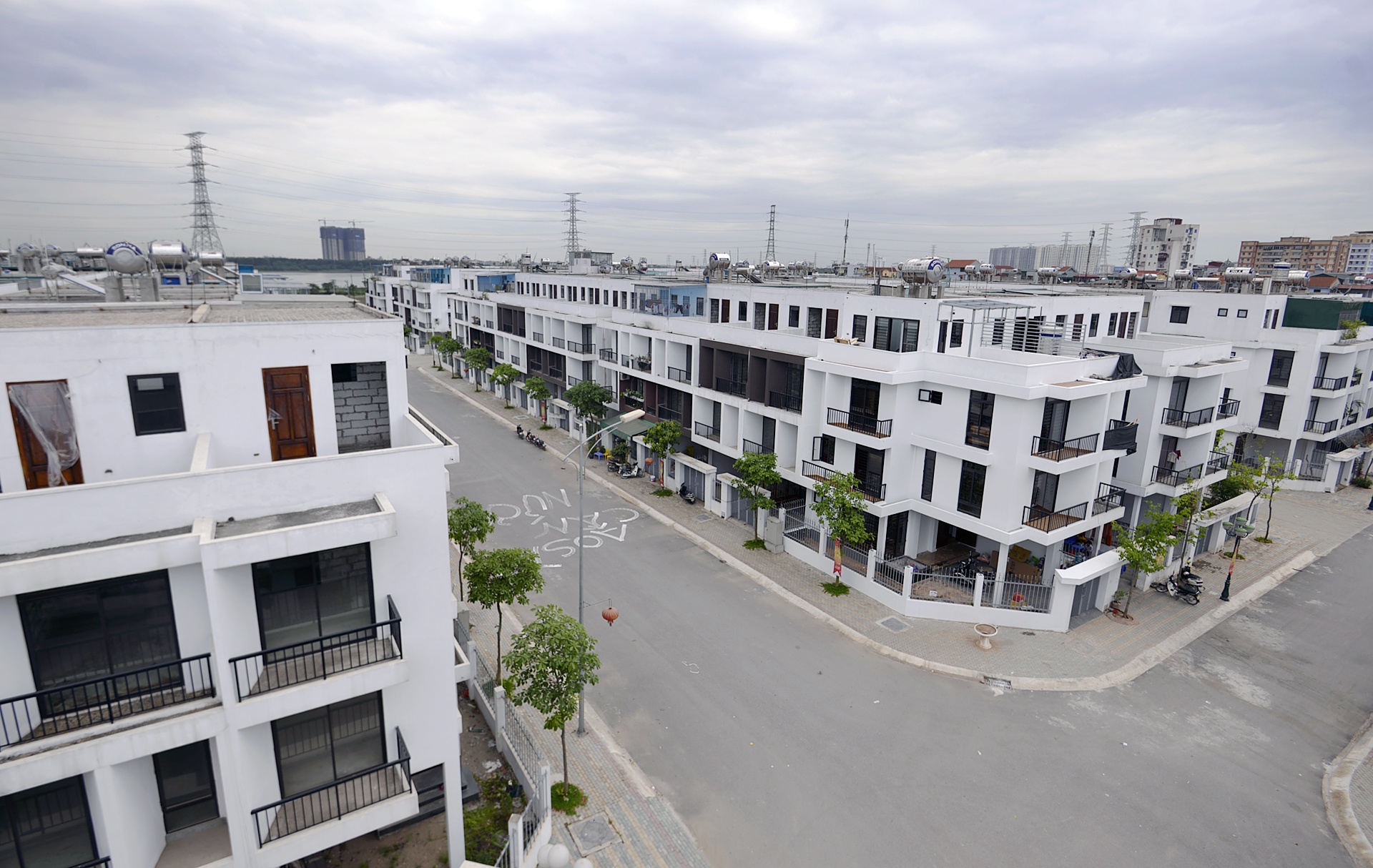 Khu biet thu thieu nuoc thieu duong di tai Ha Noi anh 1