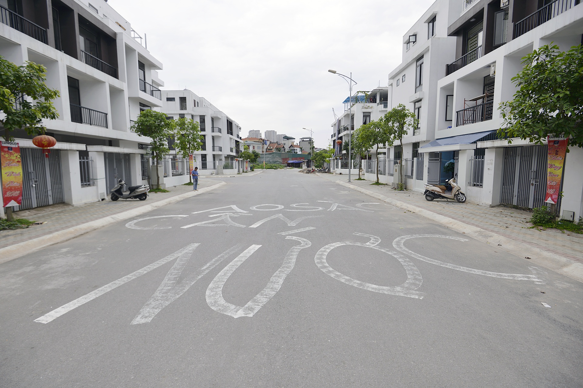 Khu biet thu thieu nuoc thieu duong di tai Ha Noi anh 2