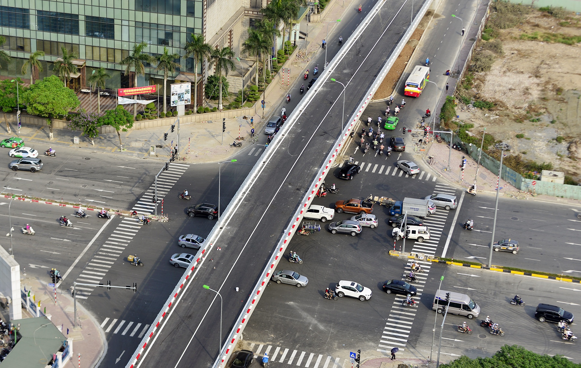 Cau vuot thep thu 8 cua Ha Noi truoc ngay thong xe hinh anh