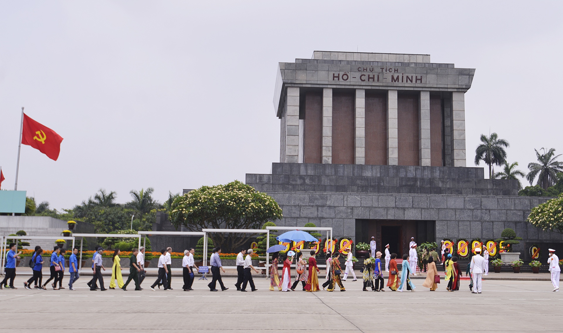 vao lang vieng Chu tich Ho Chi Minh anh 1