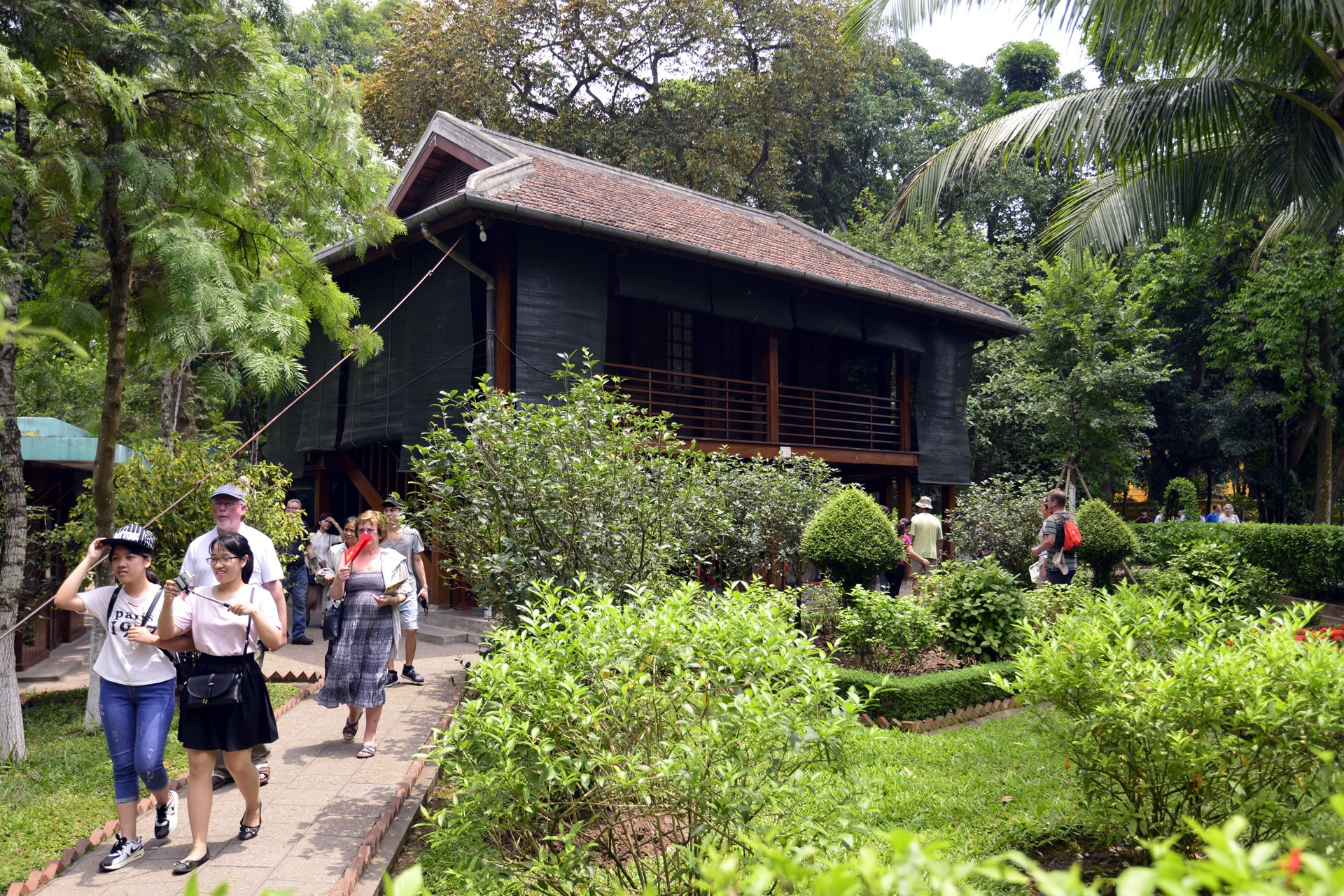 vao lang vieng Chu tich Ho Chi Minh anh 8