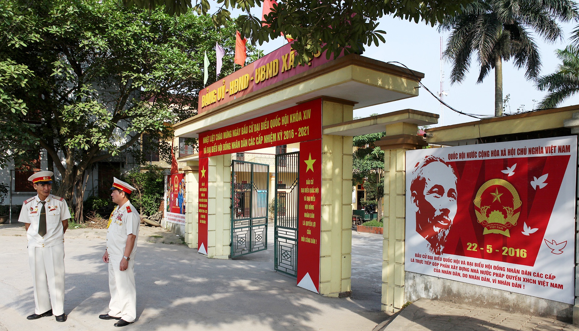 Hinh anh ngay bau cu anh 8