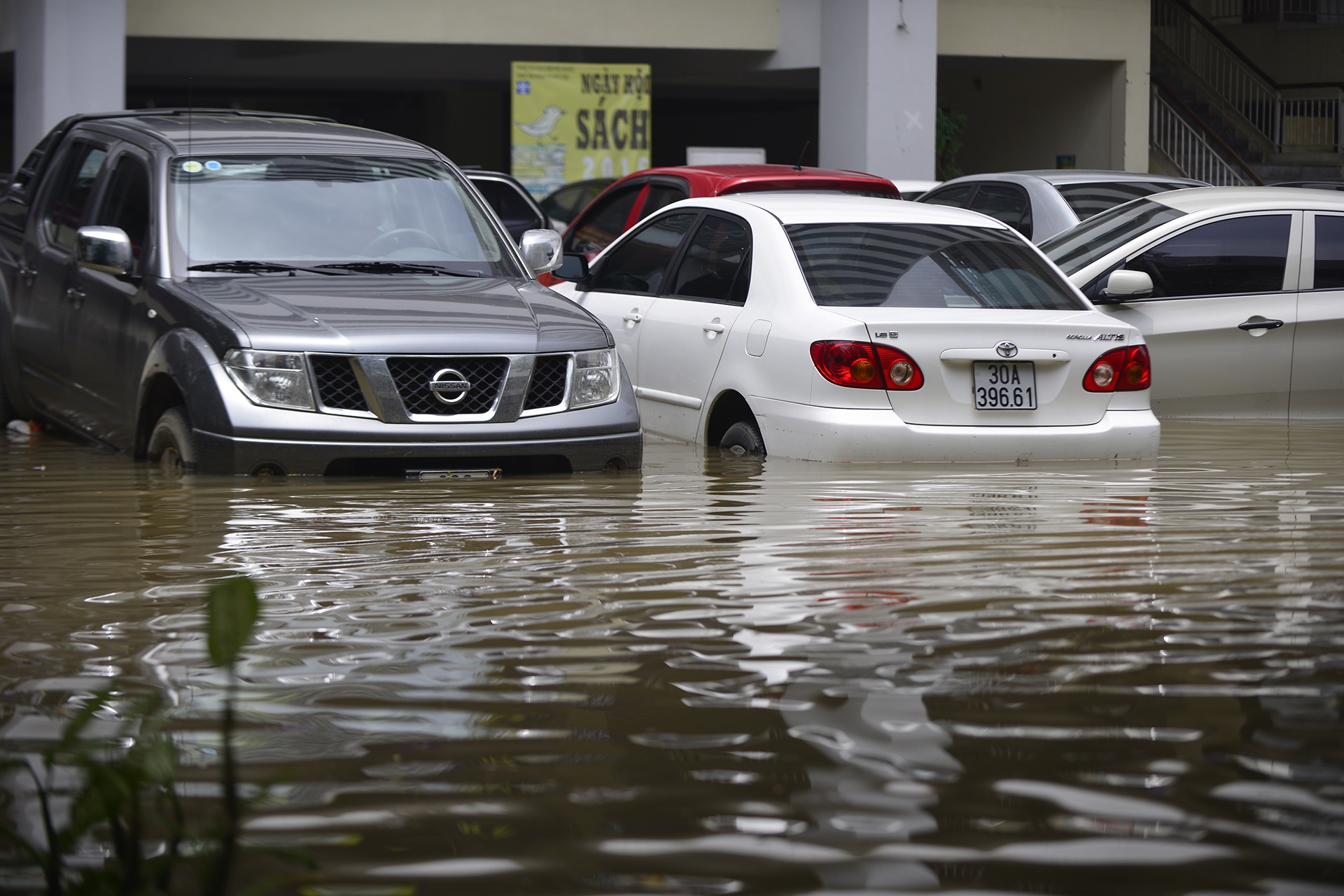 Dai hoc Kien Truc Ha Noi ngap trong bien nuoc anh 13