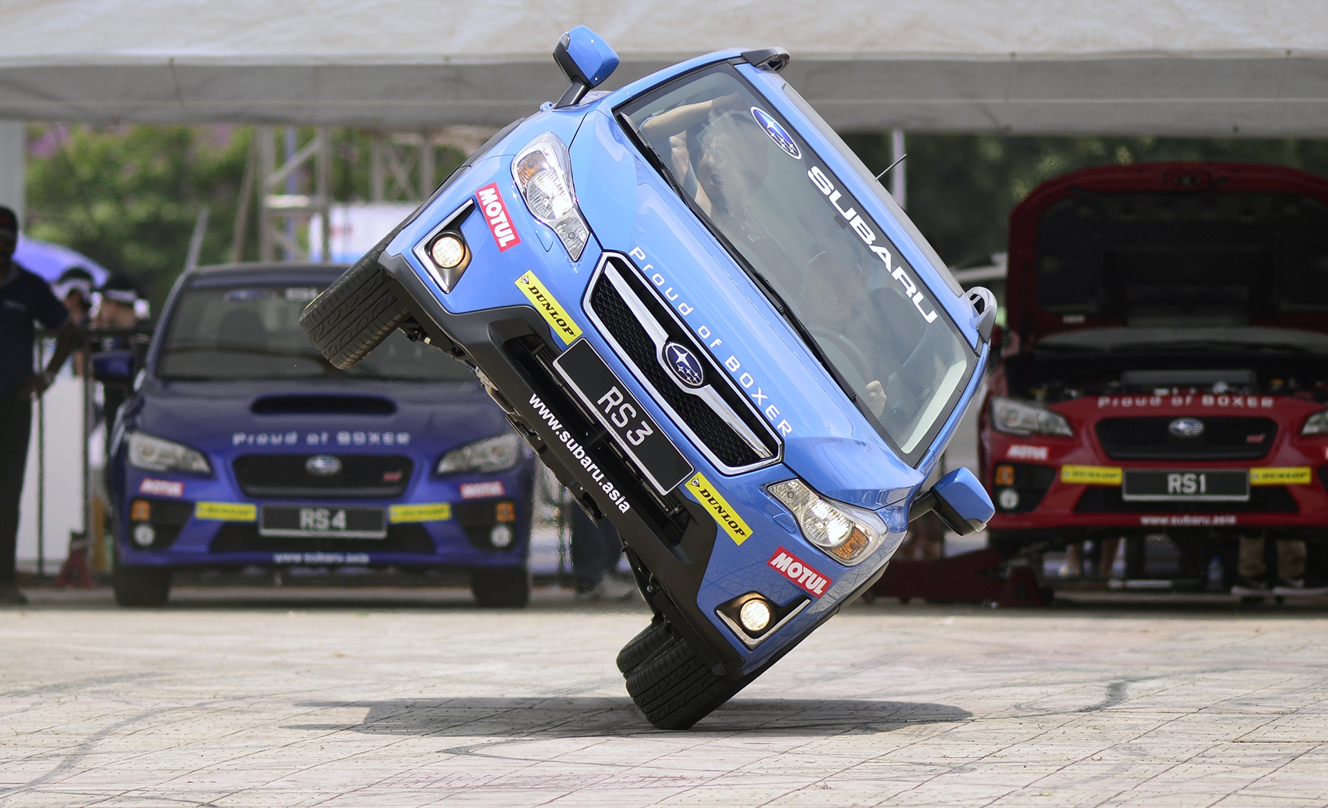 Trinh dien di oto bang 2 banh o Ha Noi hinh anh