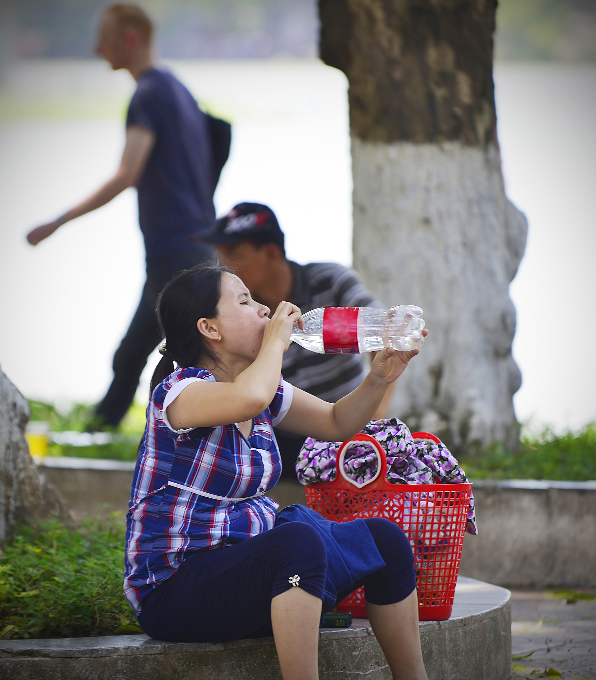 nguoi Ha Noi uong nuoc chong nang nong anh 10
