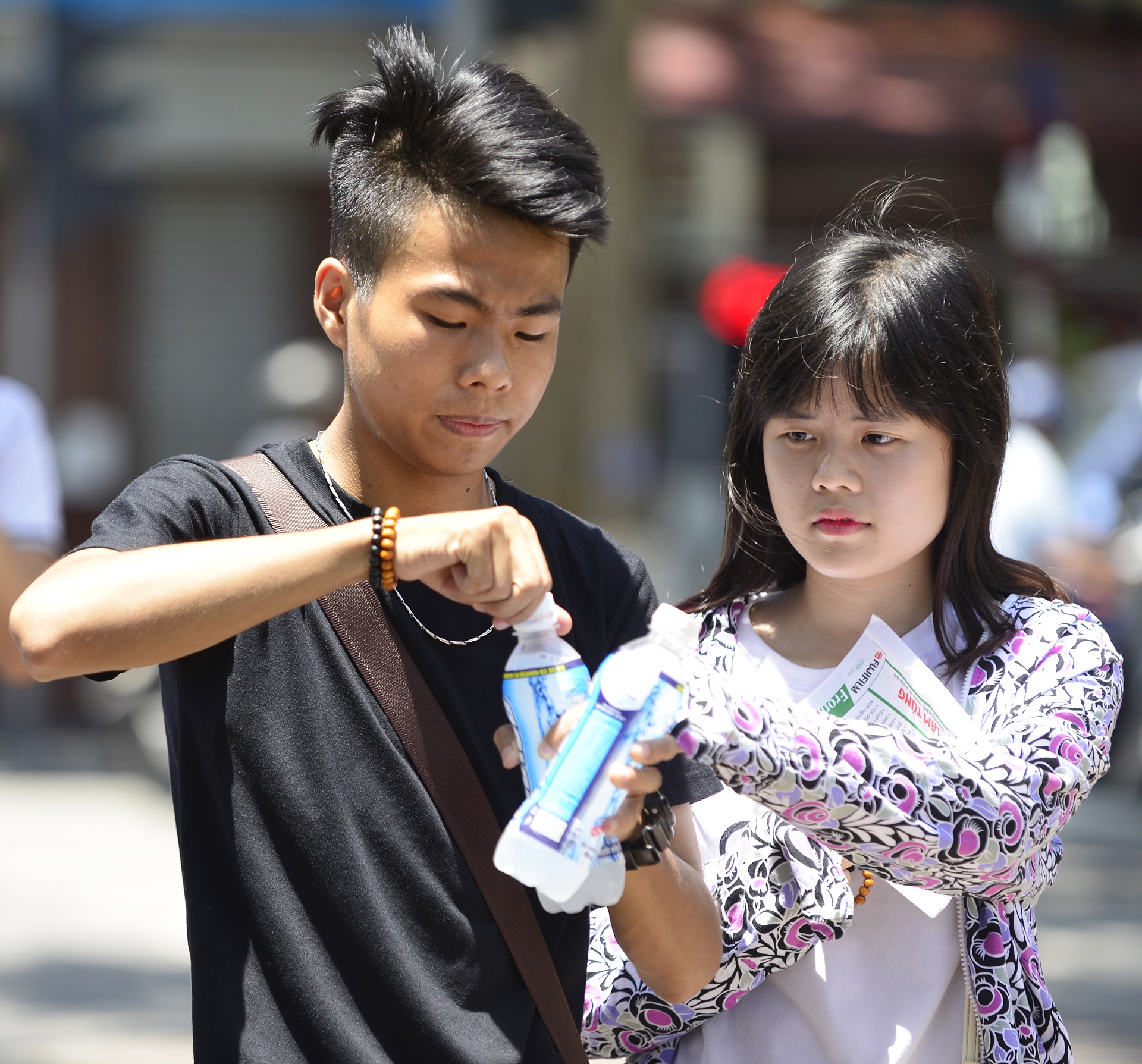 nguoi Ha Noi uong nuoc chong nang nong anh 2