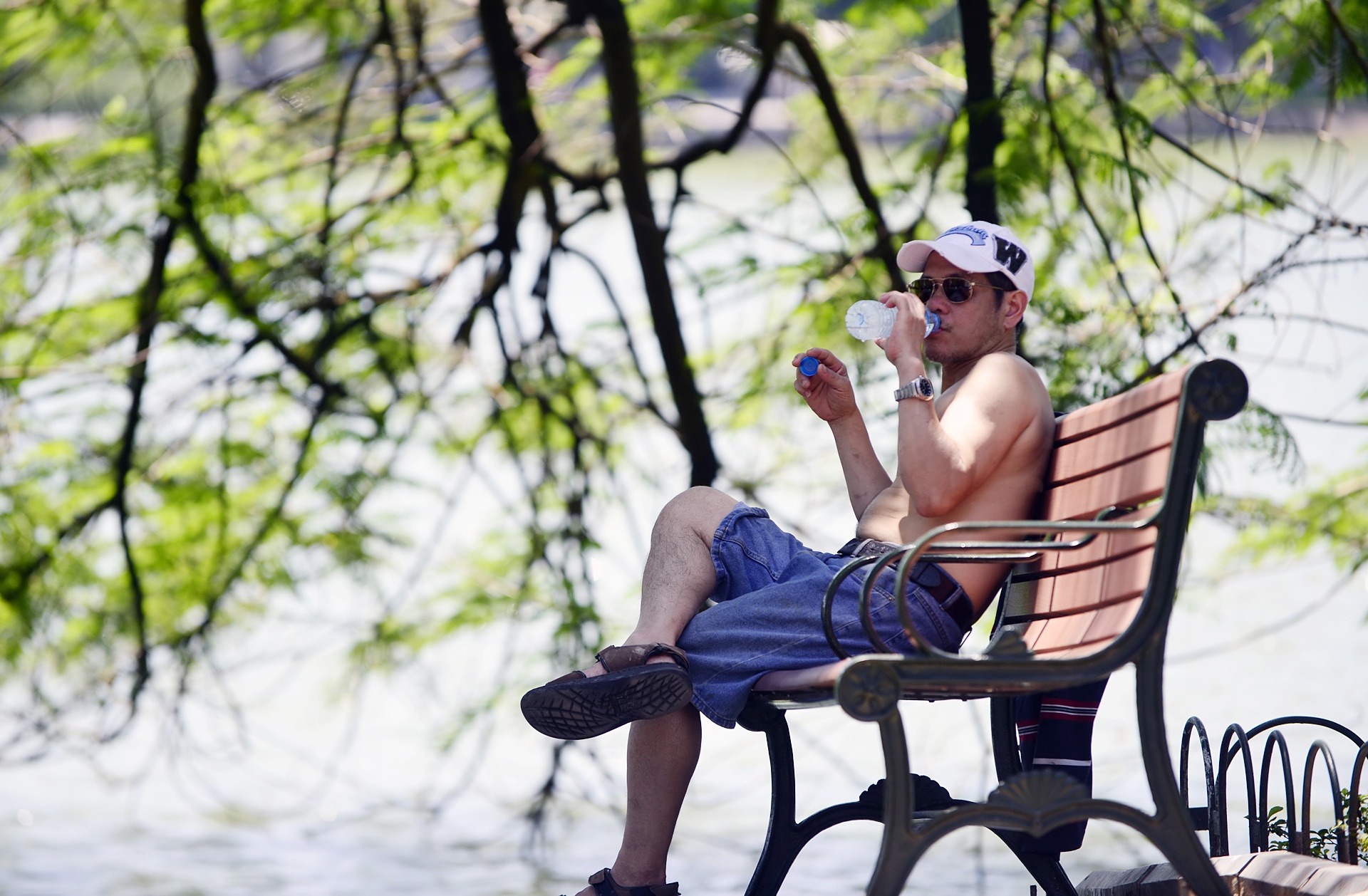 nguoi Ha Noi uong nuoc chong nang nong anh 5