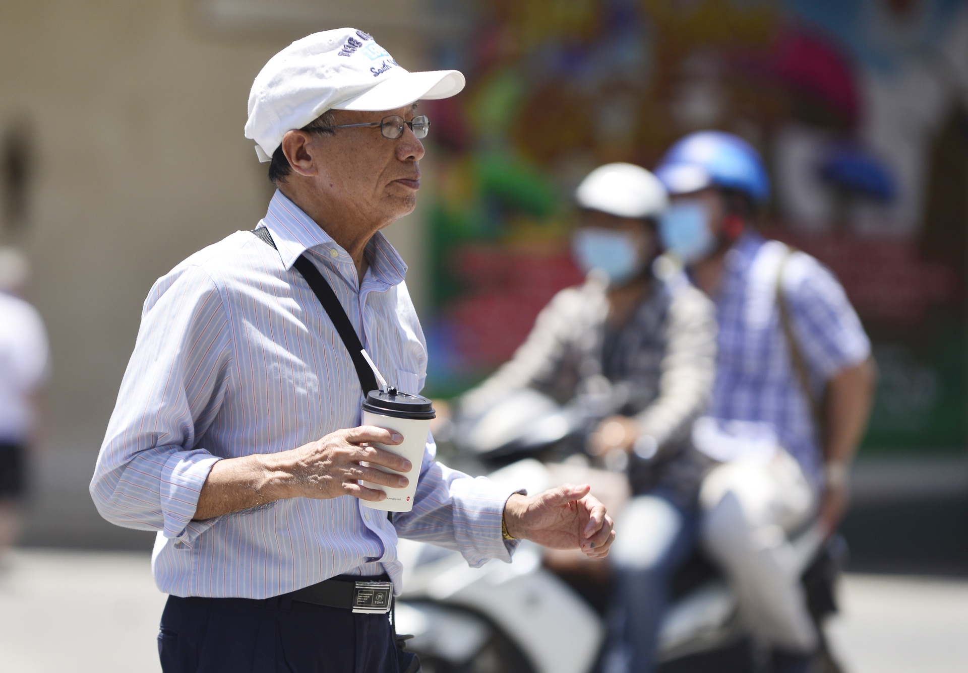 nguoi Ha Noi uong nuoc chong nang nong anh 7