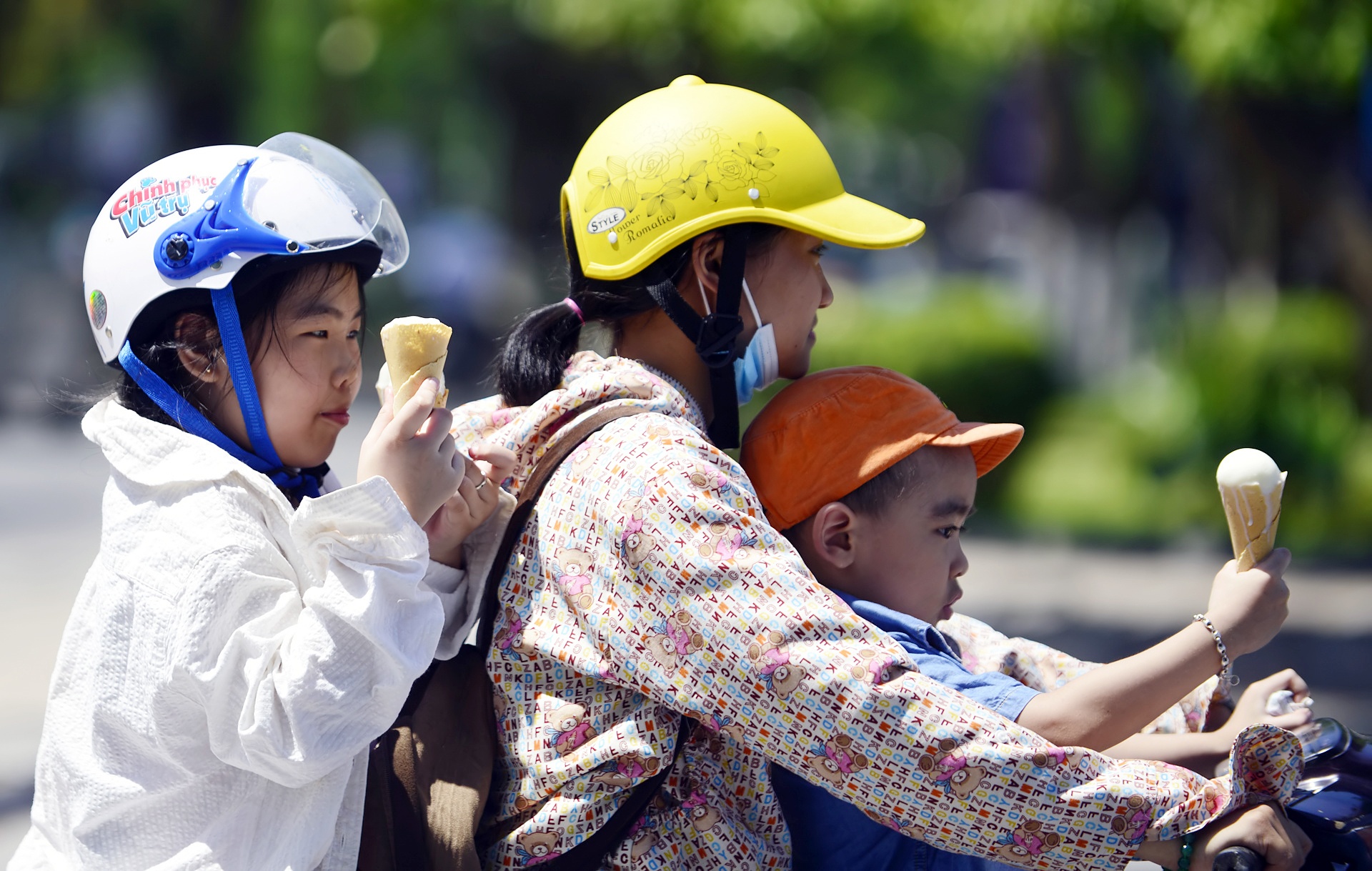 nguoi Ha Noi uong nuoc chong nang nong anh 12
