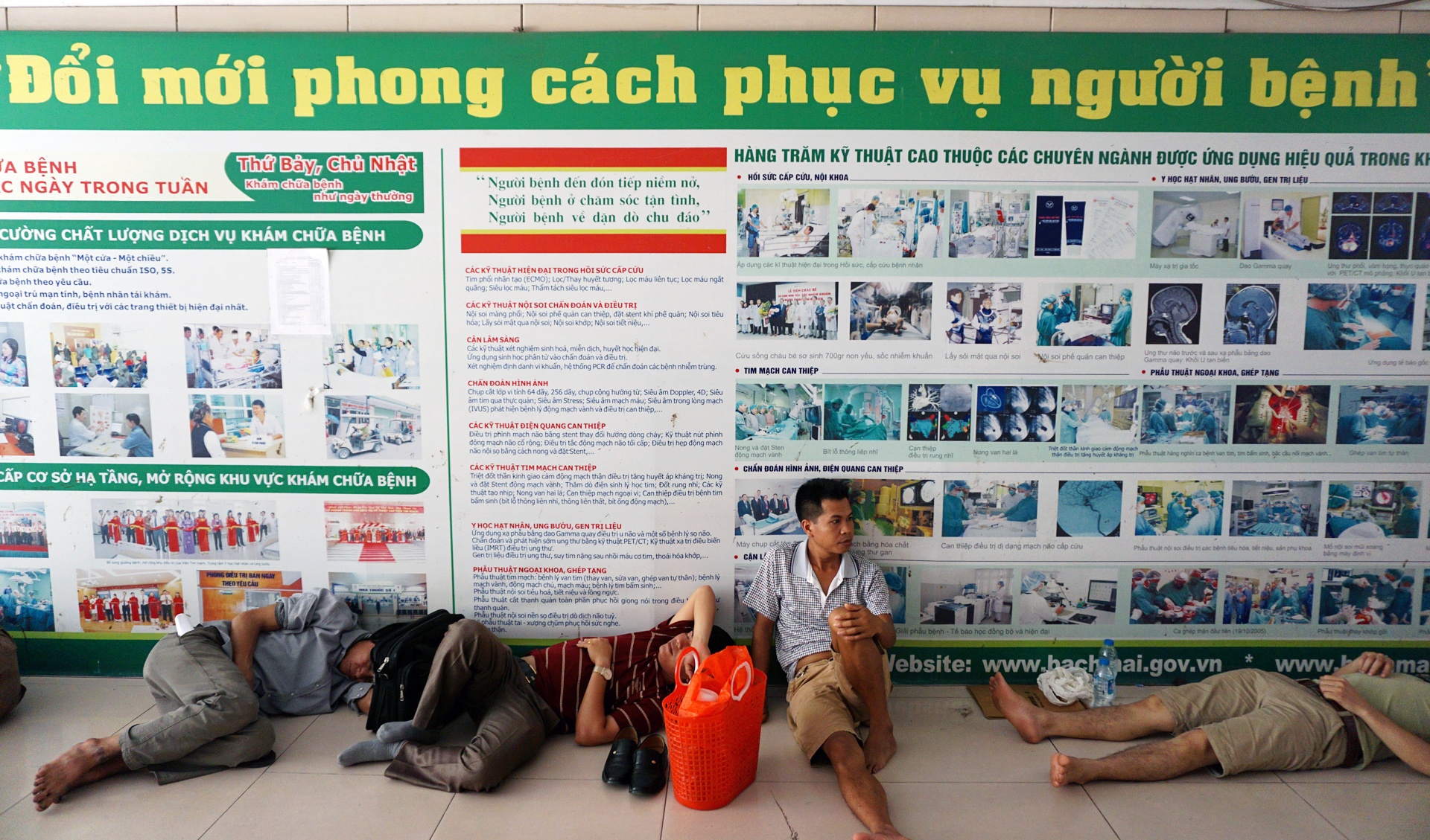 Nam la liet hanh lang benh vien ngay nang nong 39 anh 11