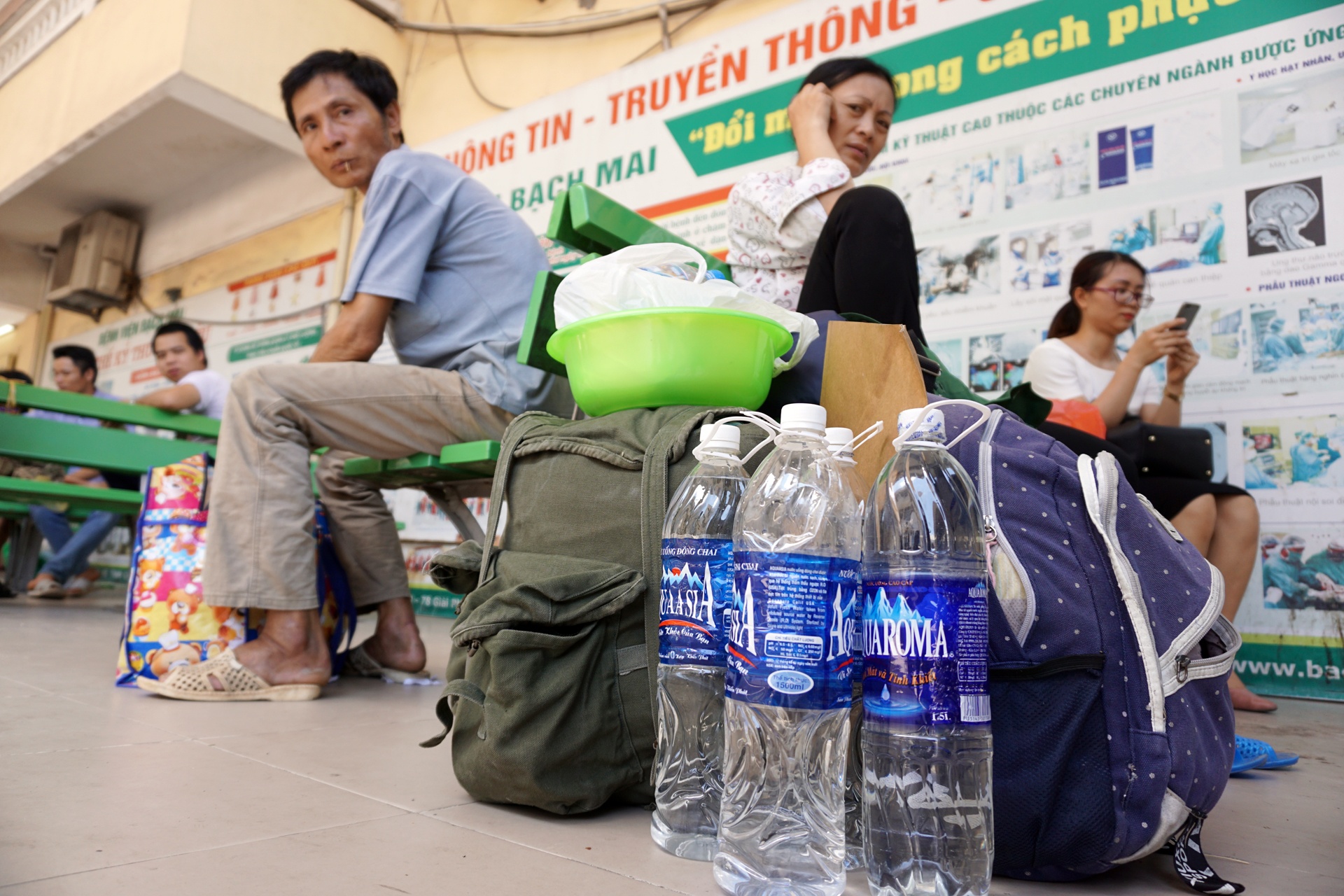 Nam la liet hanh lang benh vien ngay nang nong 39 anh 12