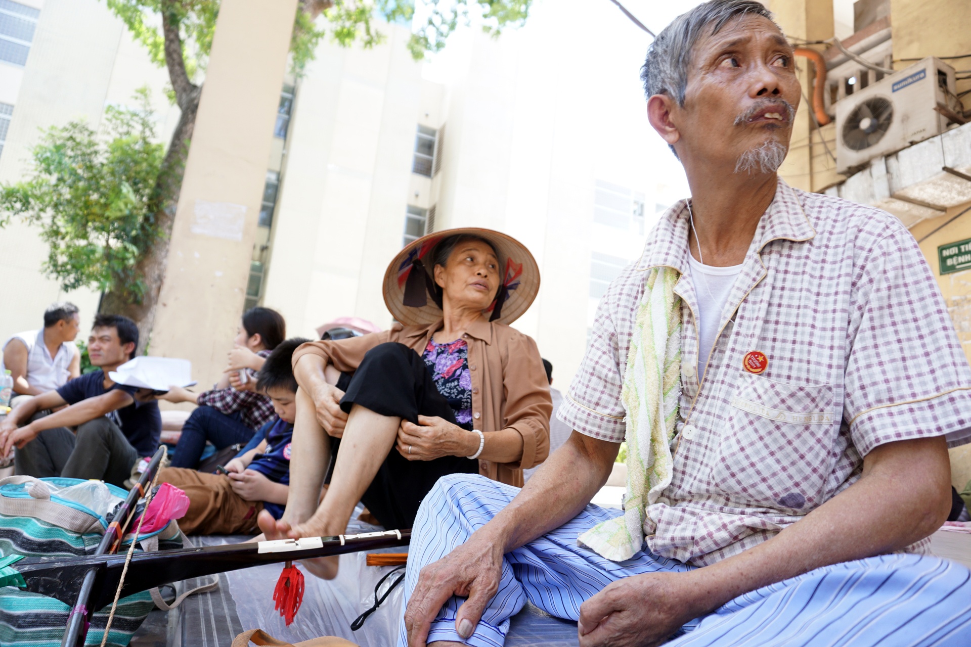 Nam la liet hanh lang benh vien ngay nang nong 39 anh 3