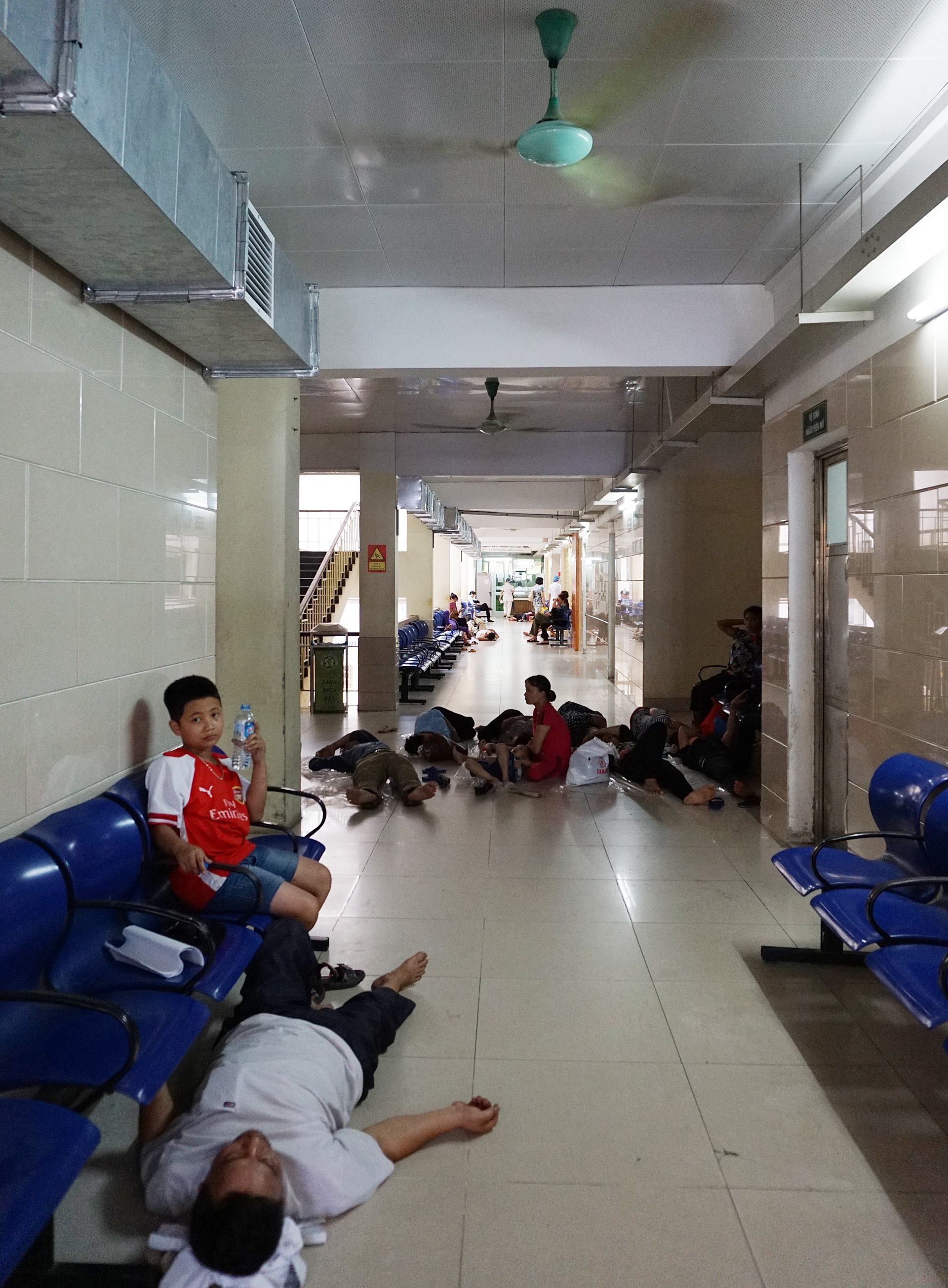 Nam la liet hanh lang benh vien ngay nang nong 39 anh 9