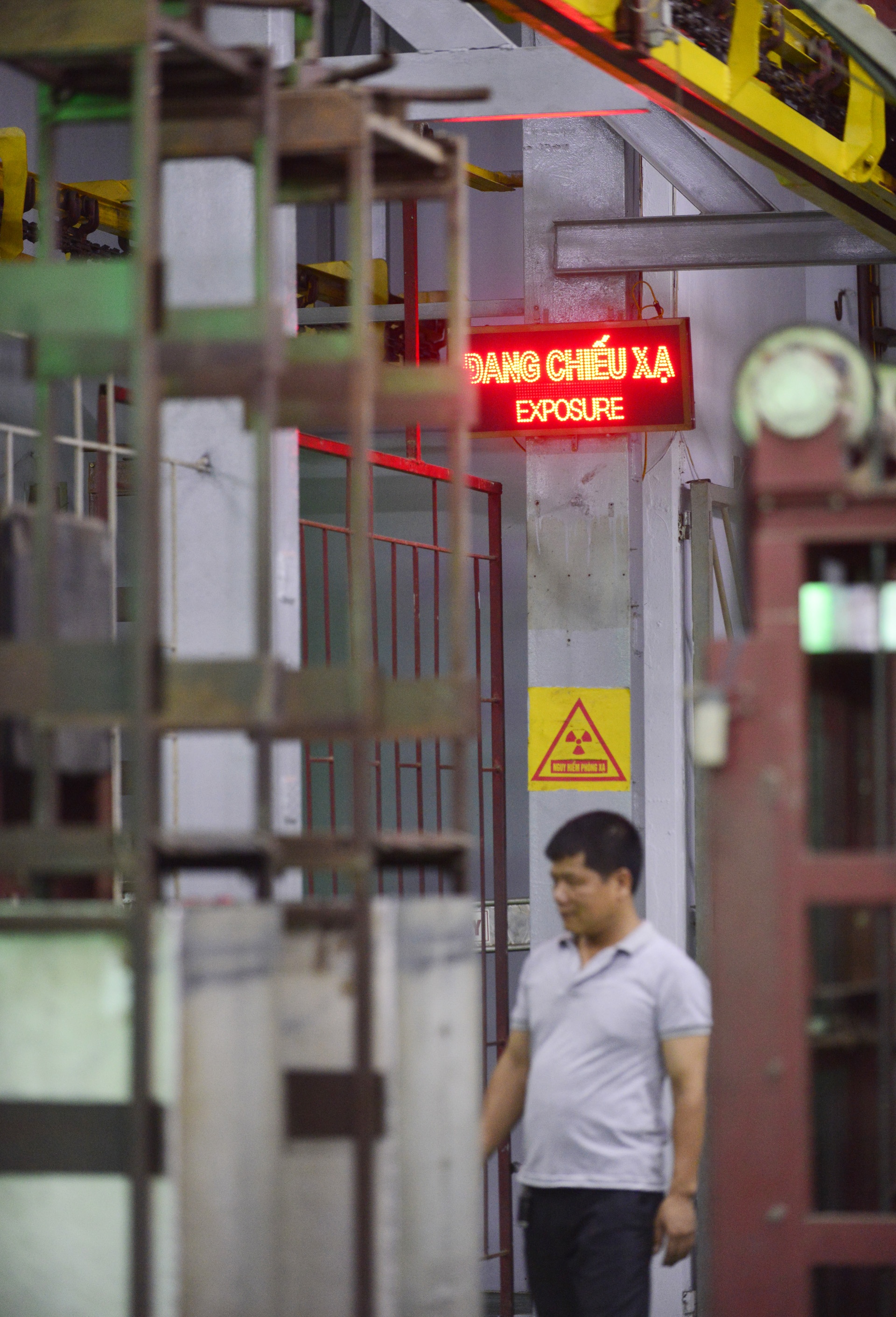 Ben trong day chuyen xuat khau vai thieu di Uc anh 8