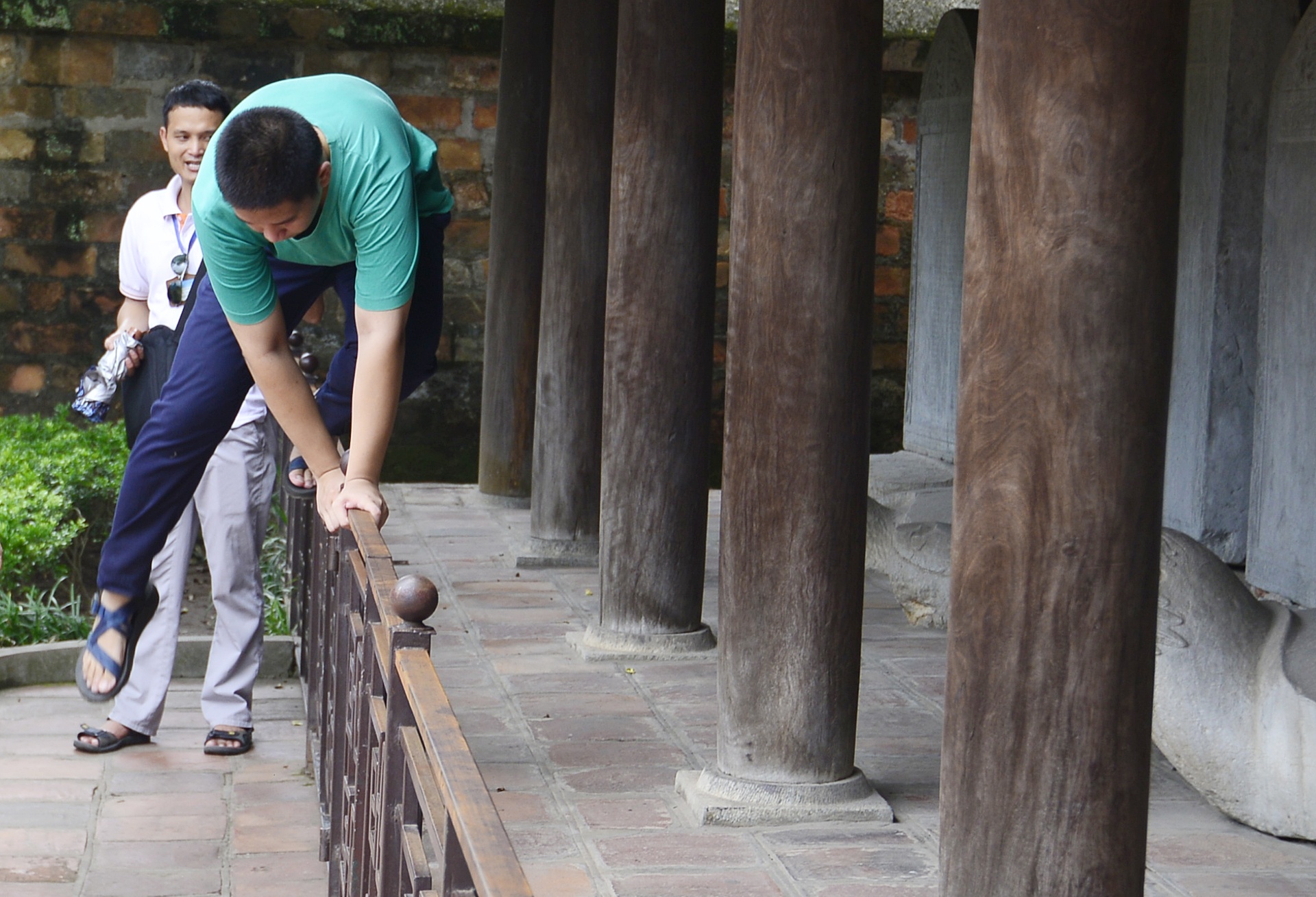 Si tu nhay vao trong so dau rua cau may anh 3