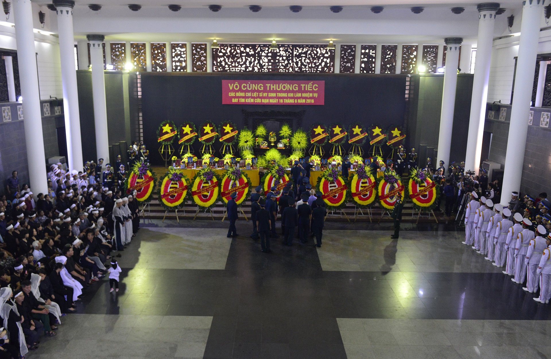 Nhung hinh anh xuc dong trong le tang 9 chien si anh 12