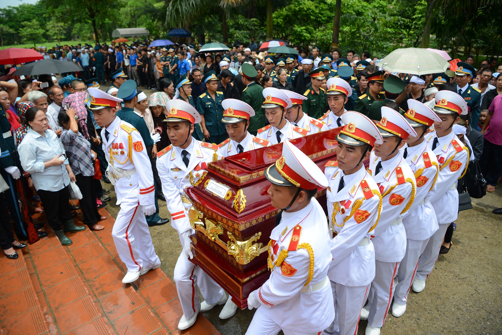 Nhung hinh anh xuc dong trong le tang 9 chien si anh 18