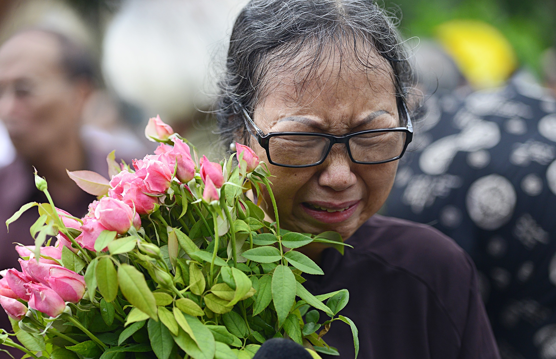Khoanh khac lay dong long nguoi tai le tang 9 quan nhan hinh anh