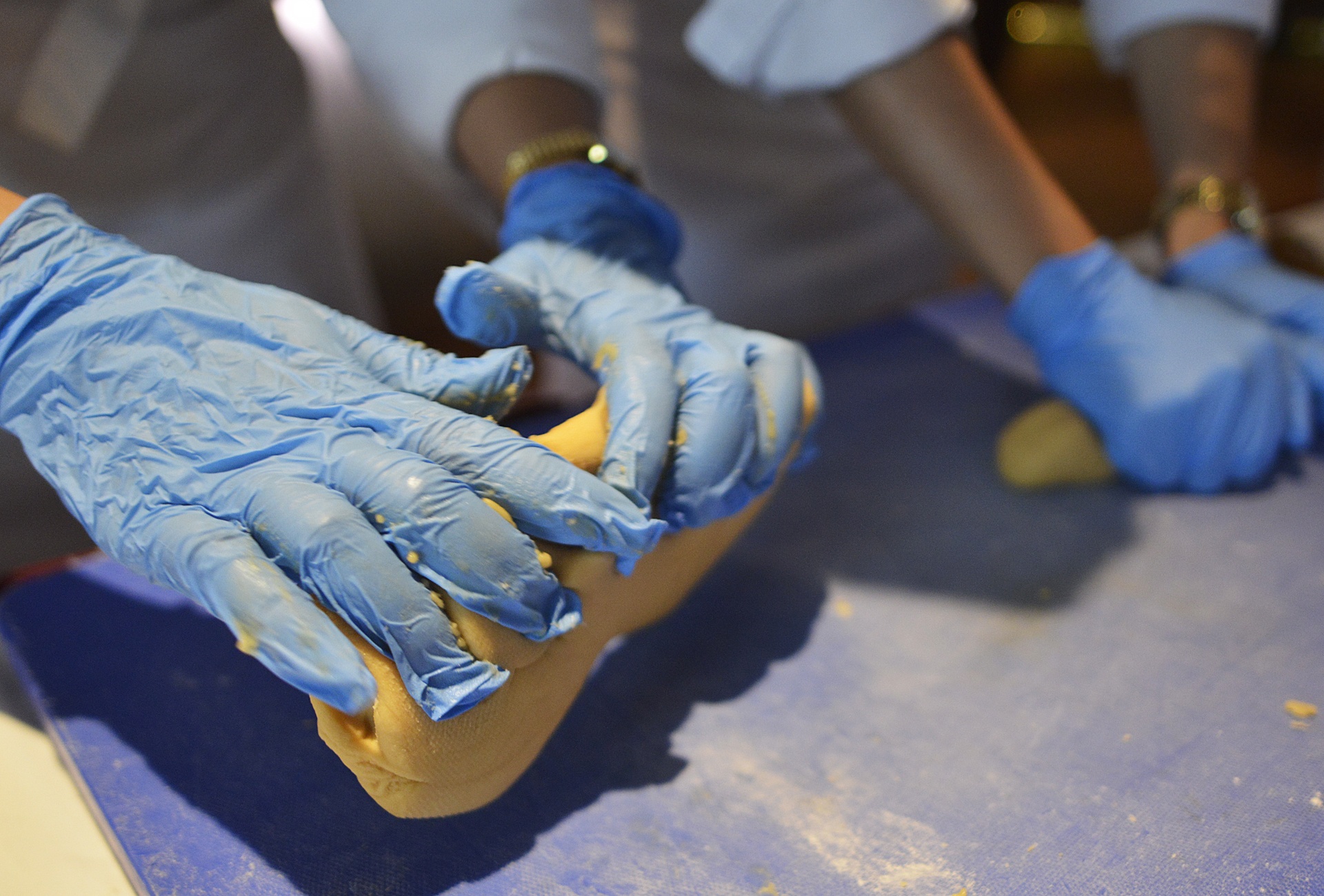 Quy trinh lam banh trung thu tai khach san 5 sao anh 7