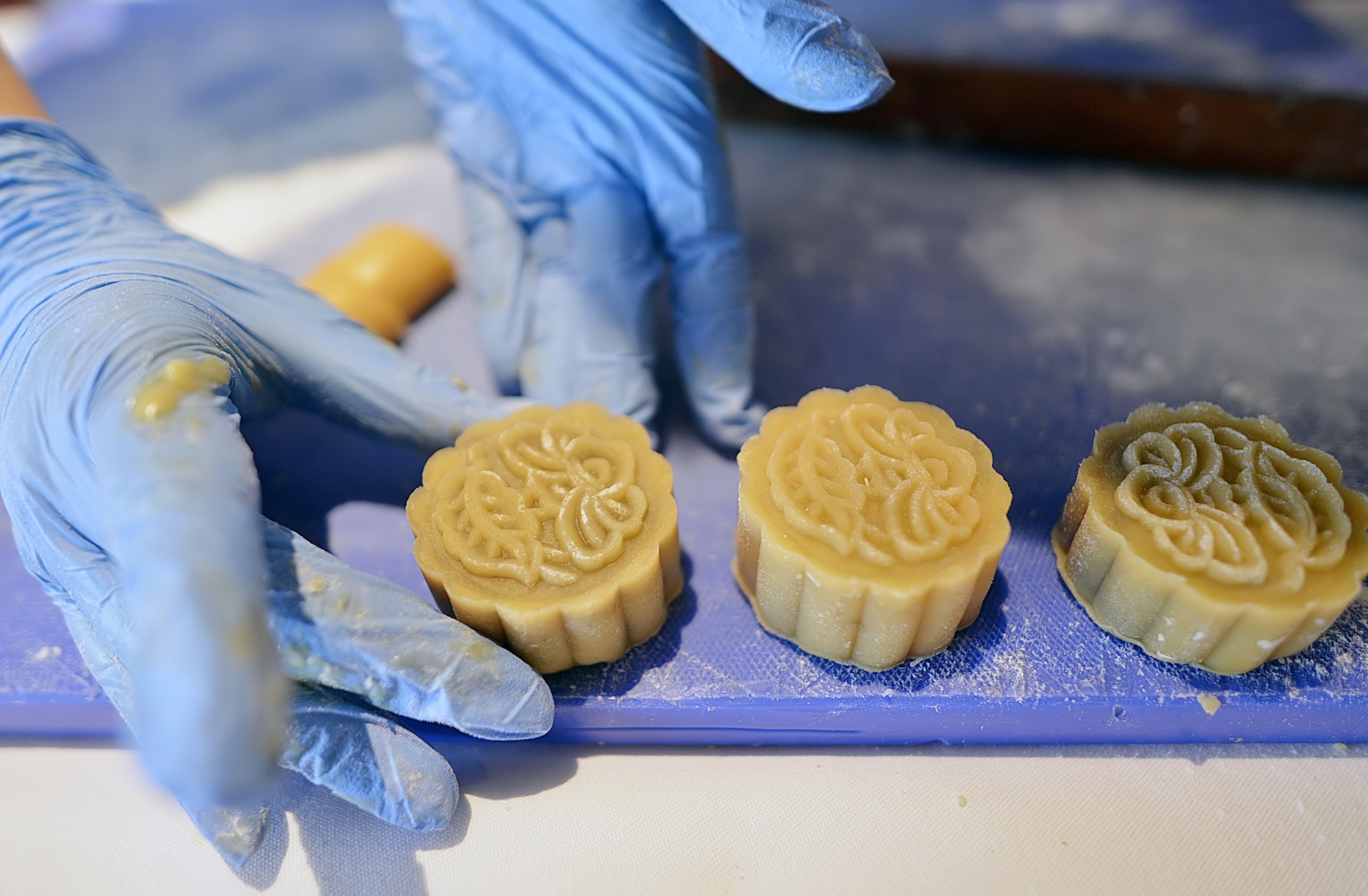 Quy trinh lam banh trung thu tai khach san 5 sao anh 10