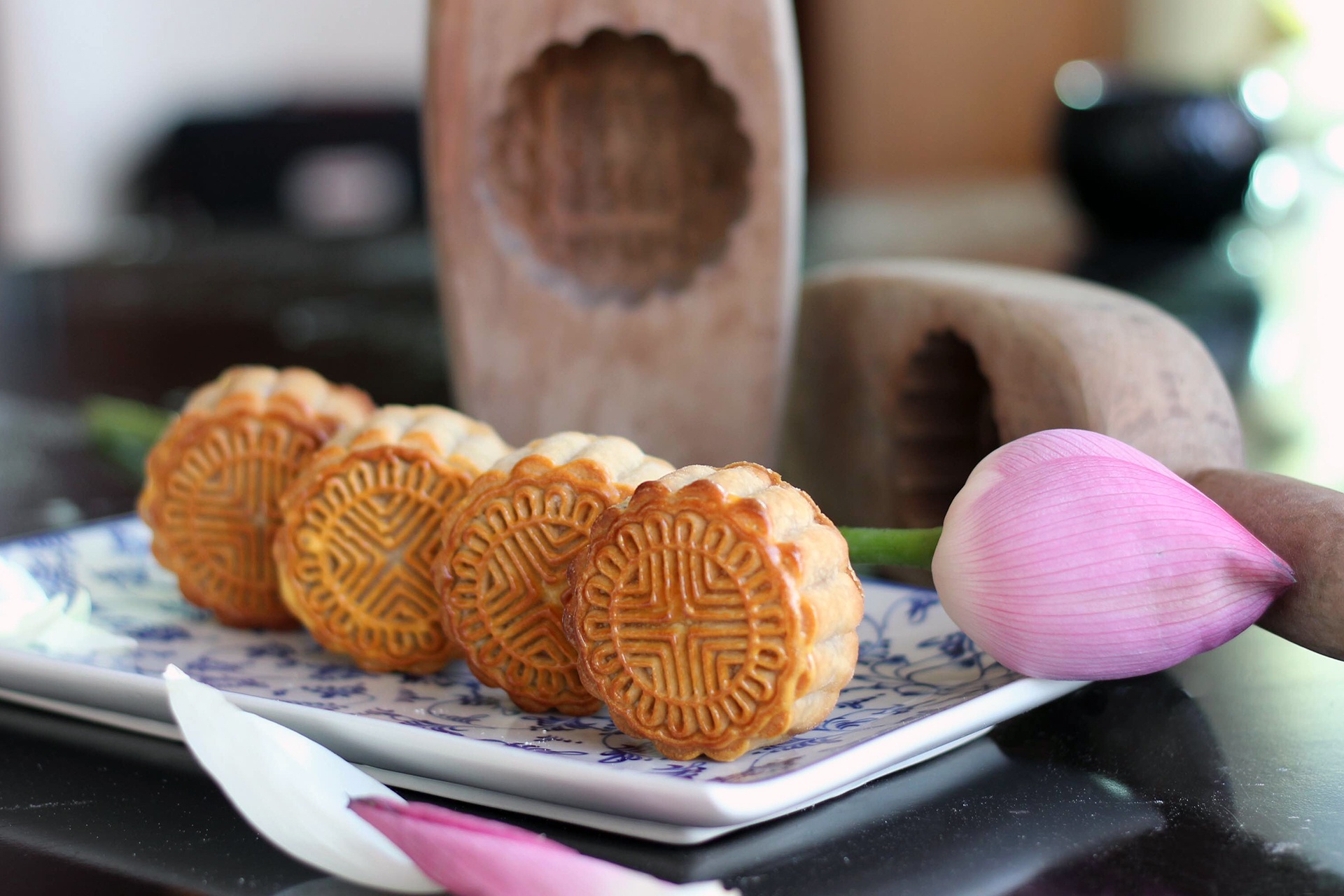 Quy trinh lam banh trung thu tai khach san 5 sao anh 12