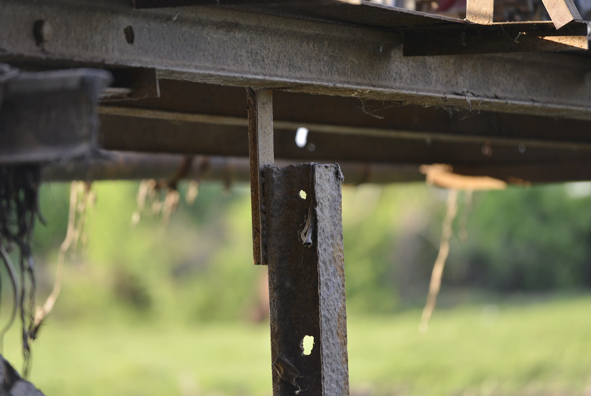 Nguoi dan lieu minh qua cay cau sap sap o Ha Noi anh 9