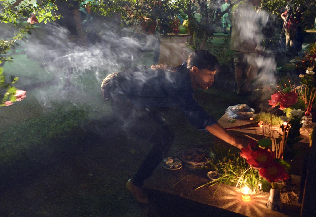 Nghia trang bung sang dem tri an cac anh hung liet si hinh anh