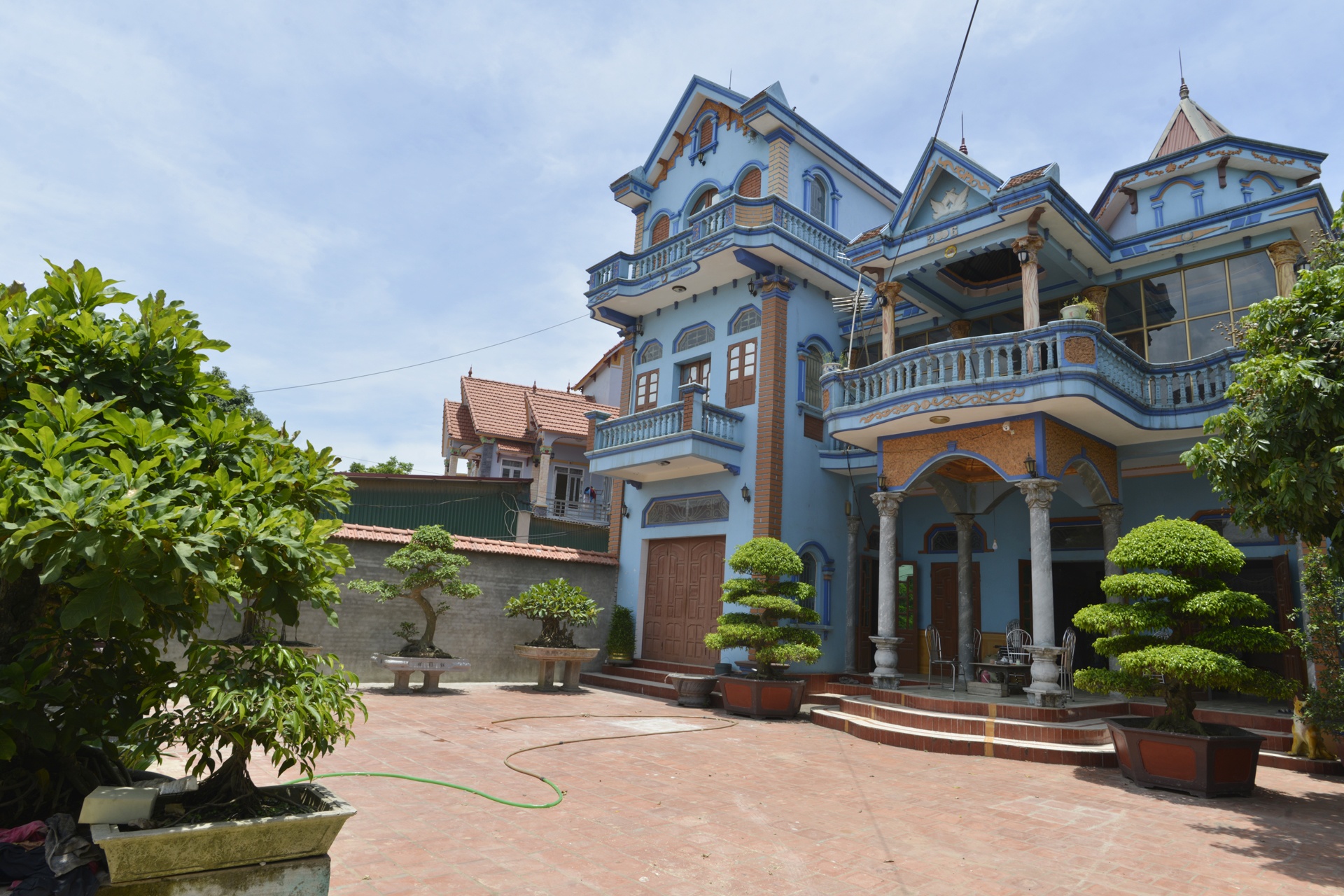 lang nuoi ngua bach tau nha lau anh 1