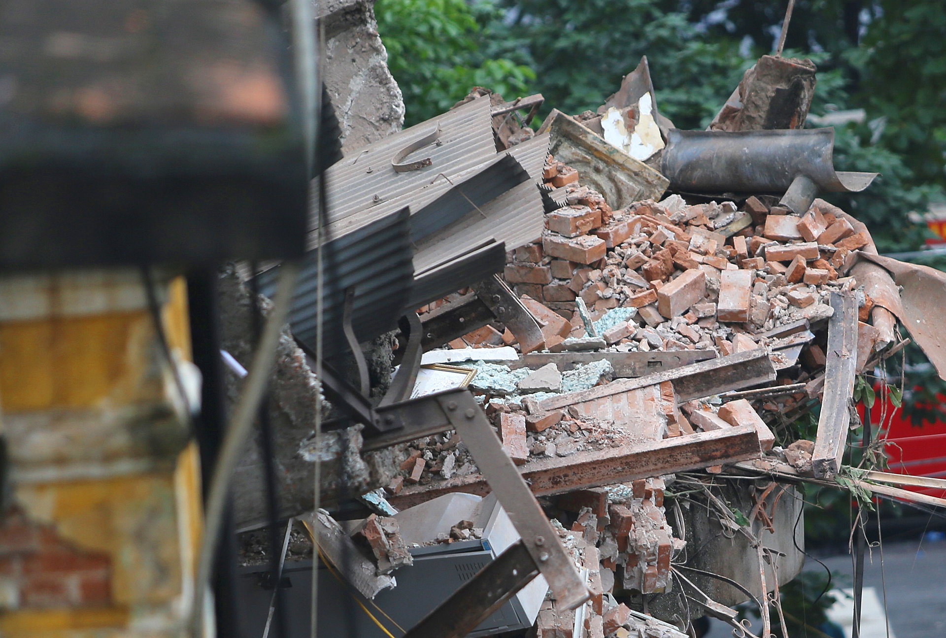 Ba ngoi nha sap o Ha Noi van nguyen hien trang hinh anh