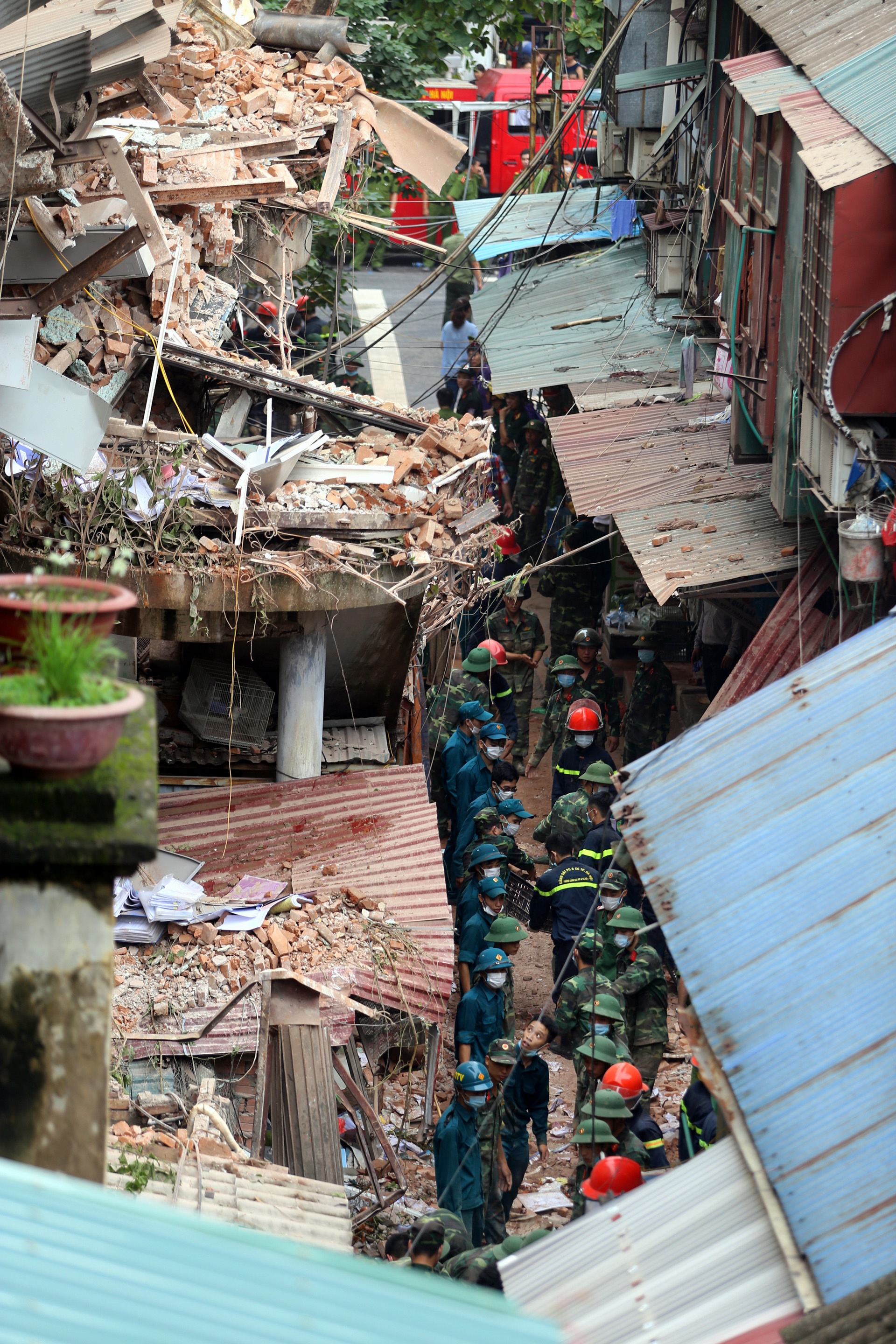 3 vu sap nha gan day o Ha Noi anh 4