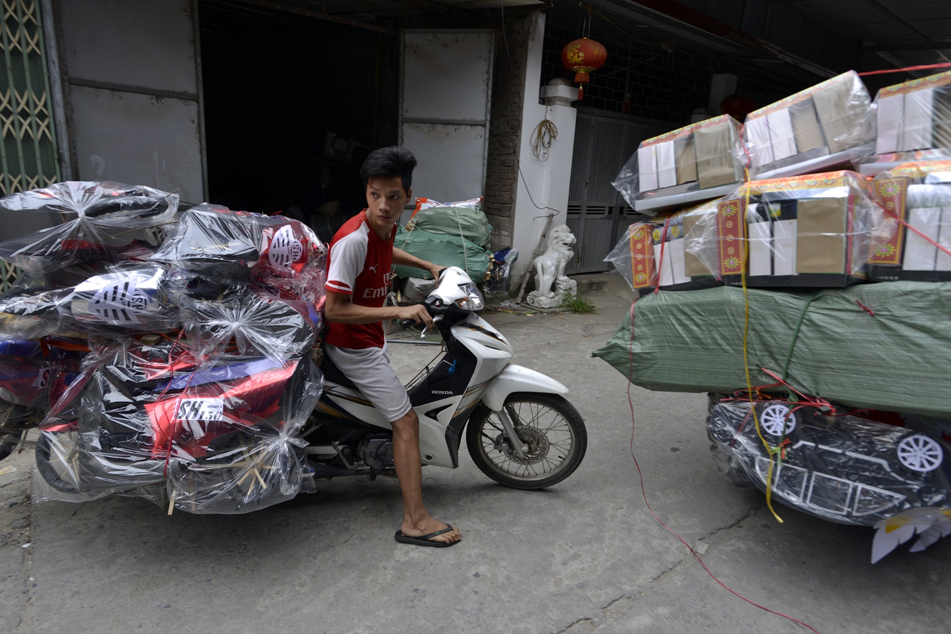 lang vang ma song ho anh 1