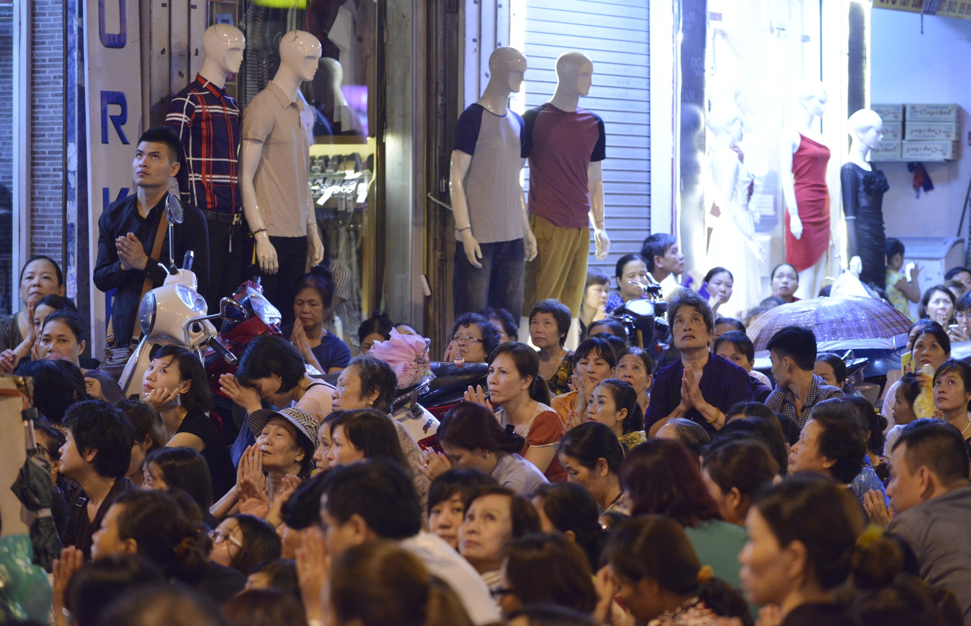 Bien nguoi doi mua du le Vu Lan anh 8