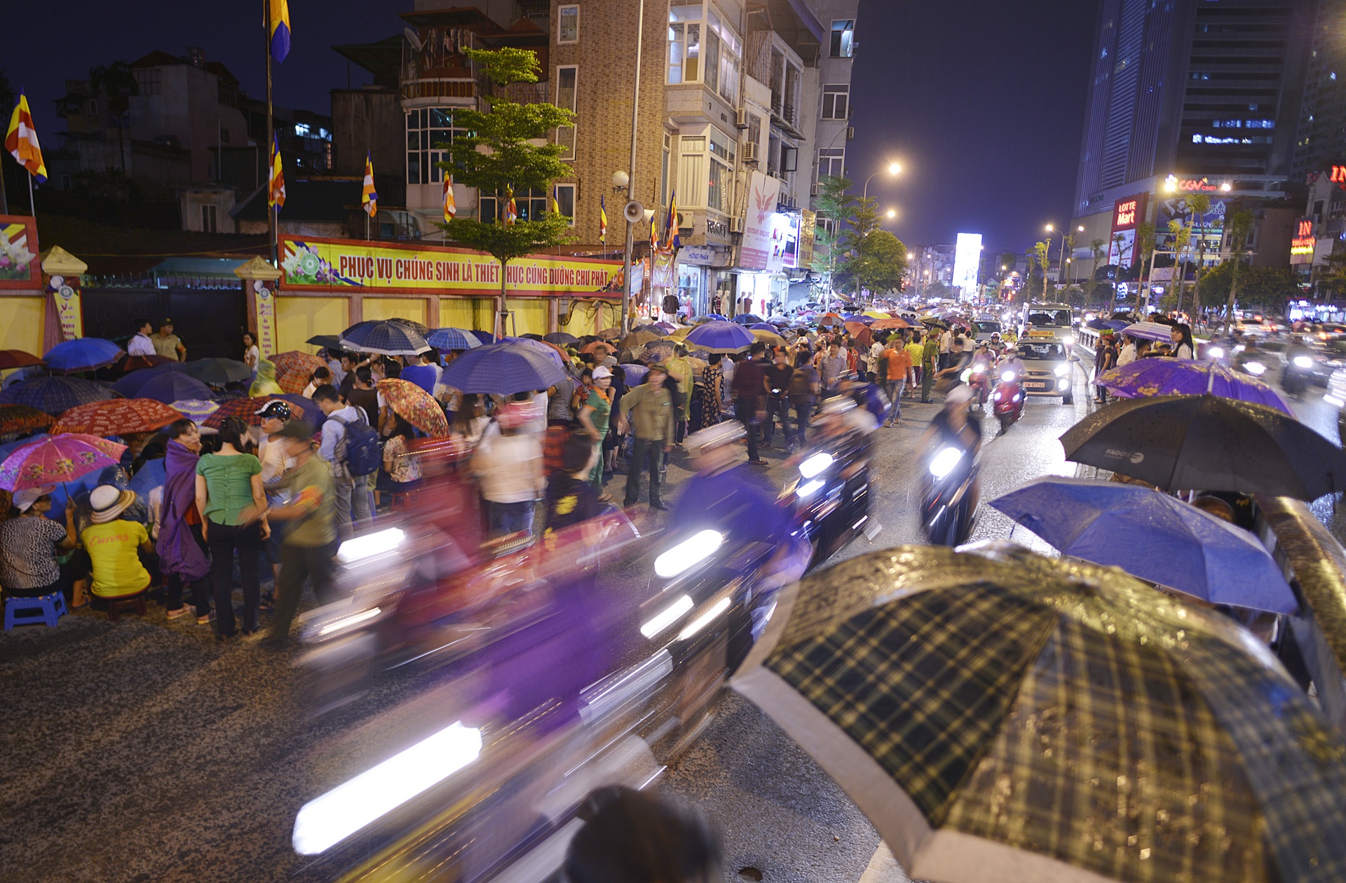 Bien nguoi doi mua du le Vu Lan anh 2