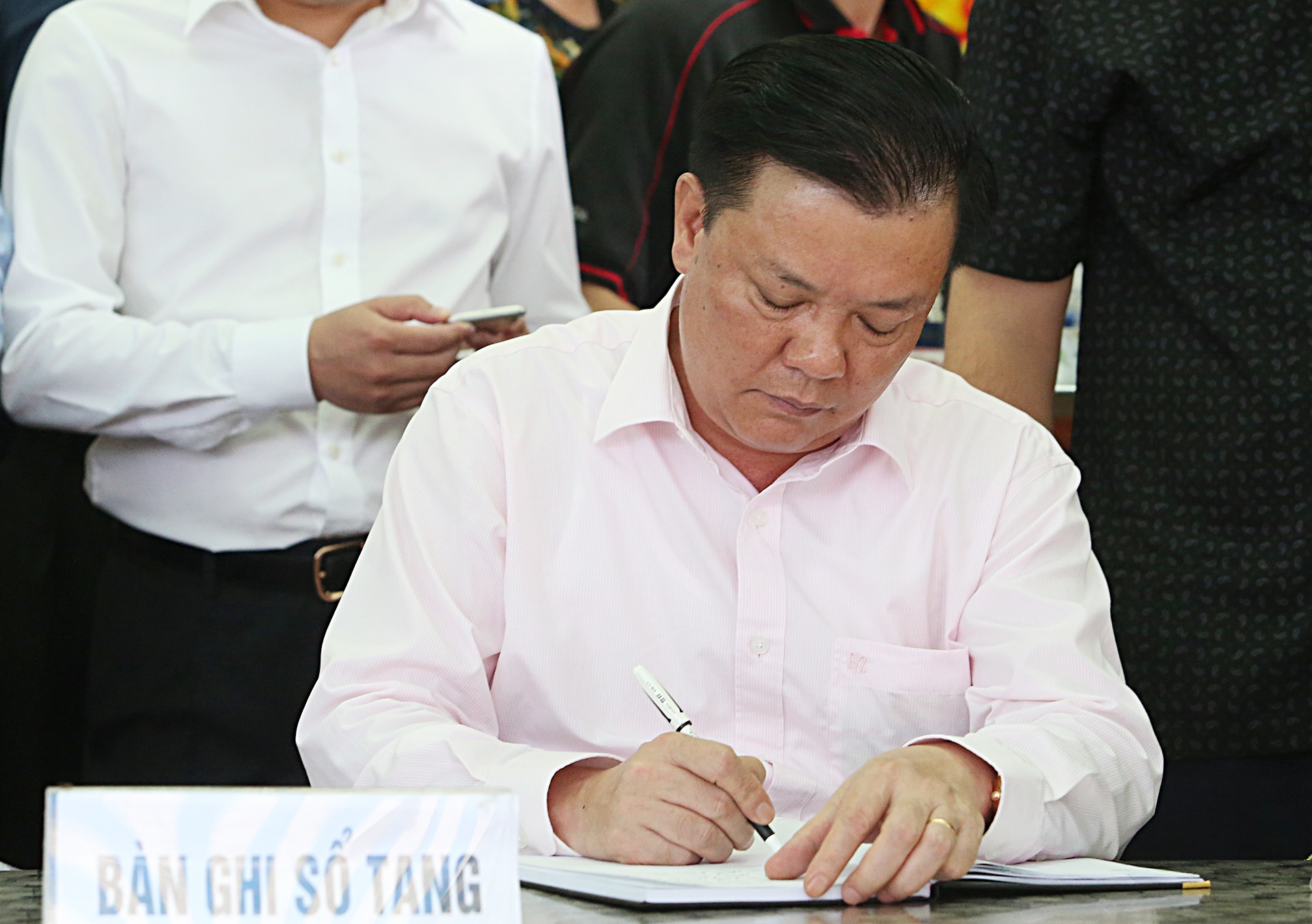 Bi thu tinh Yen Bai bi ban anh 11